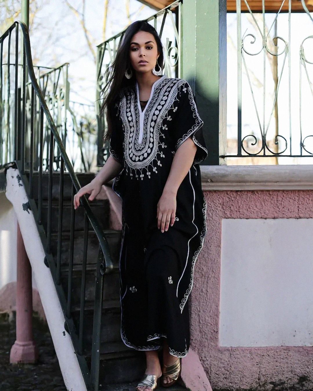 Gandoura – Kaftan Berbère Luxueux à Broderie