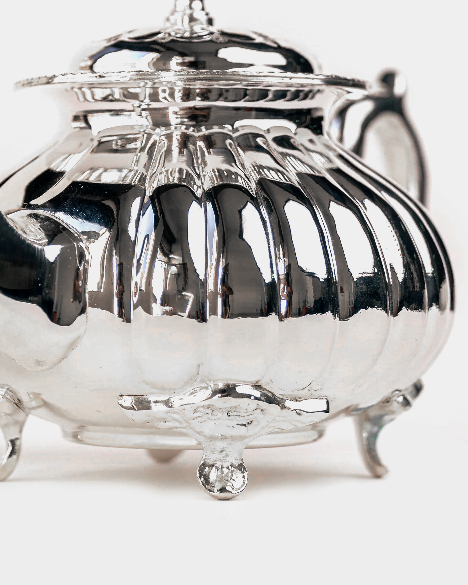 Moroccan Deluxe Teapots in Silver with Legs