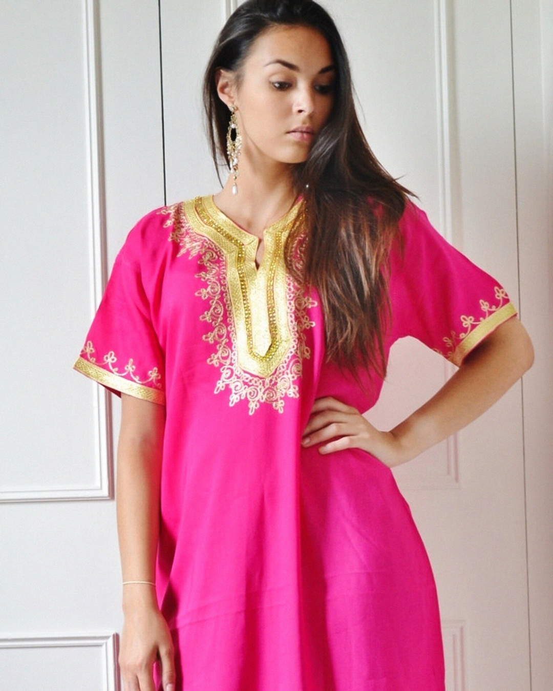 Gandoura Rose Décontractée – Kaftan Casual avec Broderie Dorée