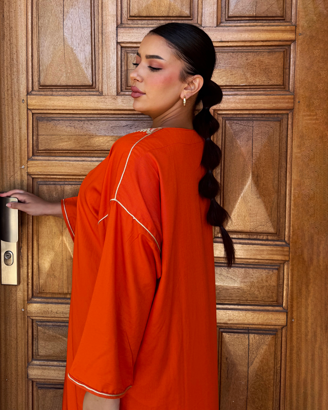 Gandoura – Tunique Orange Oversize au Motif Amazigh