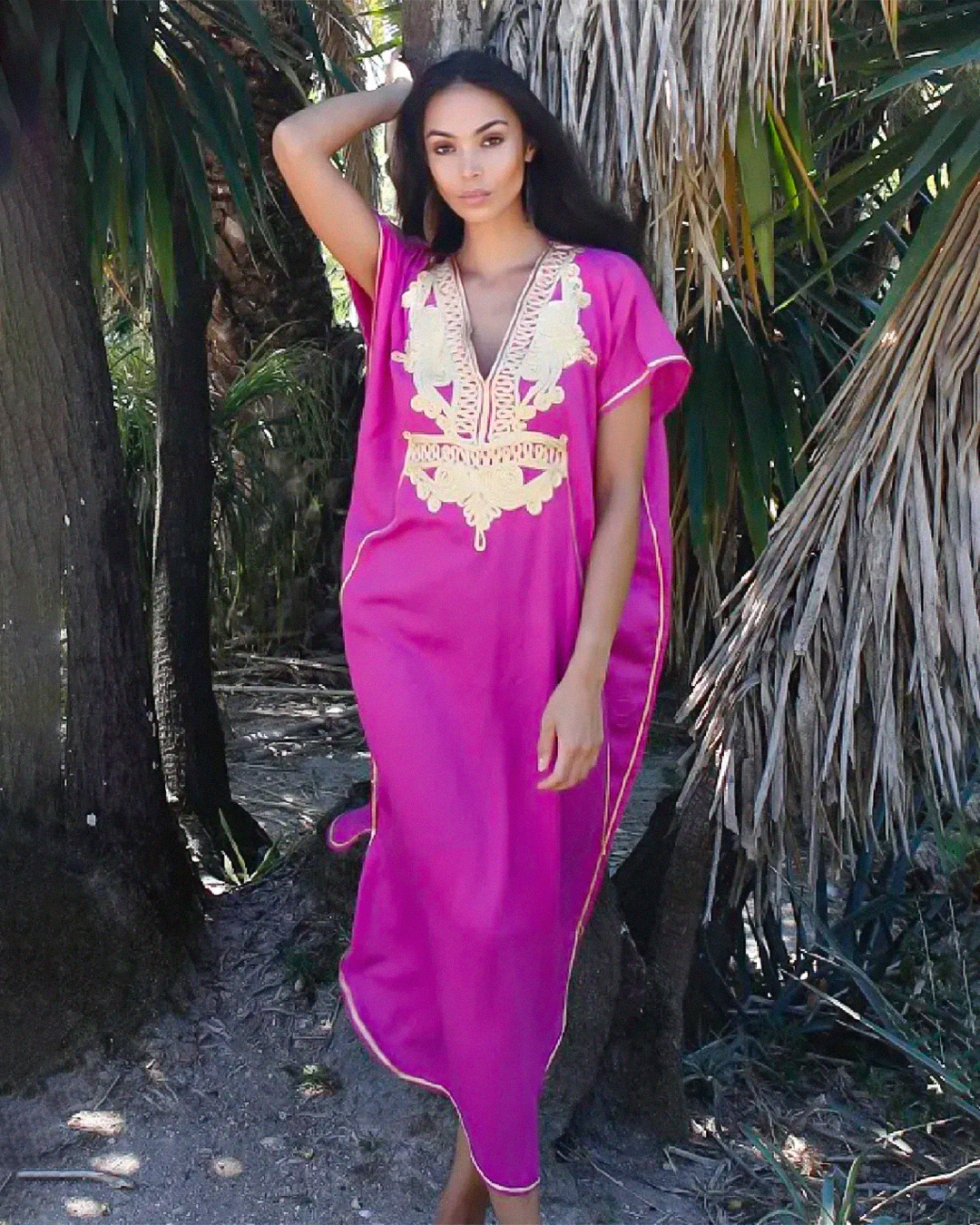 Gandoura – Caftan Chic Marocain Rose à Broderies Dorées