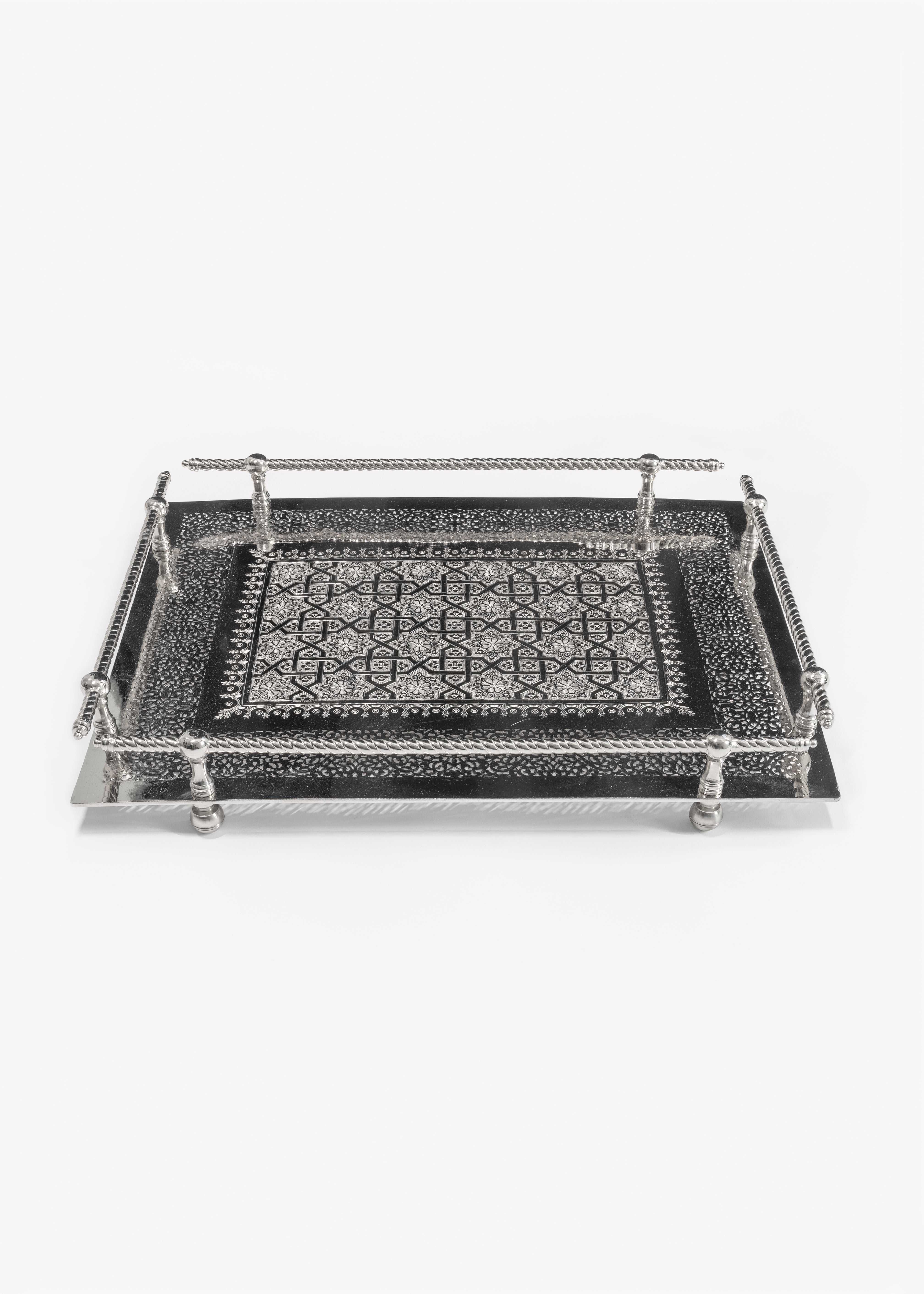 Hassna – Deluxe Moroccan Tray with Traditional Engravings