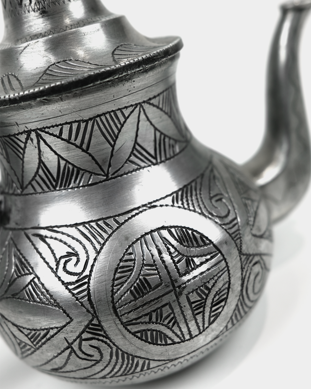 Moroccan Sahara Teapot with Ethnic Engraving