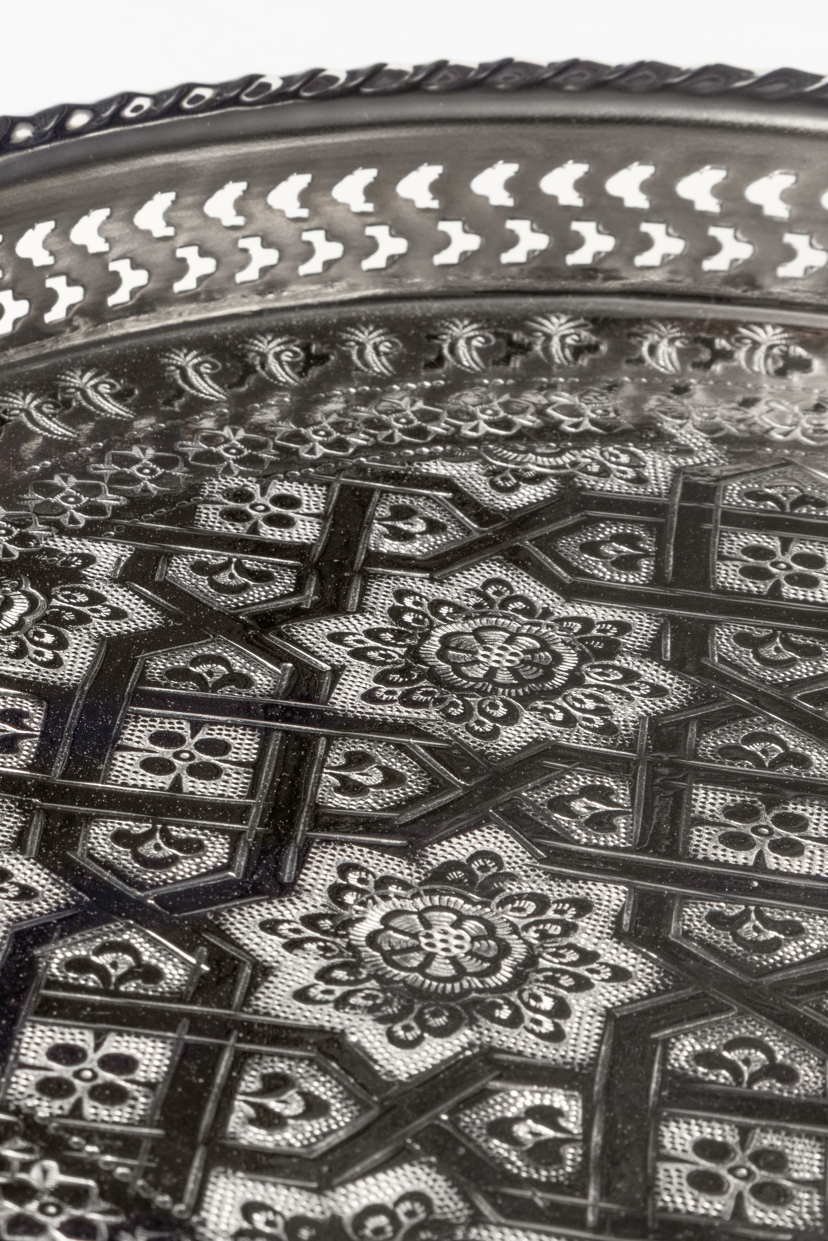 Zina – Moroccan Legs Tray with Traditional Engravings