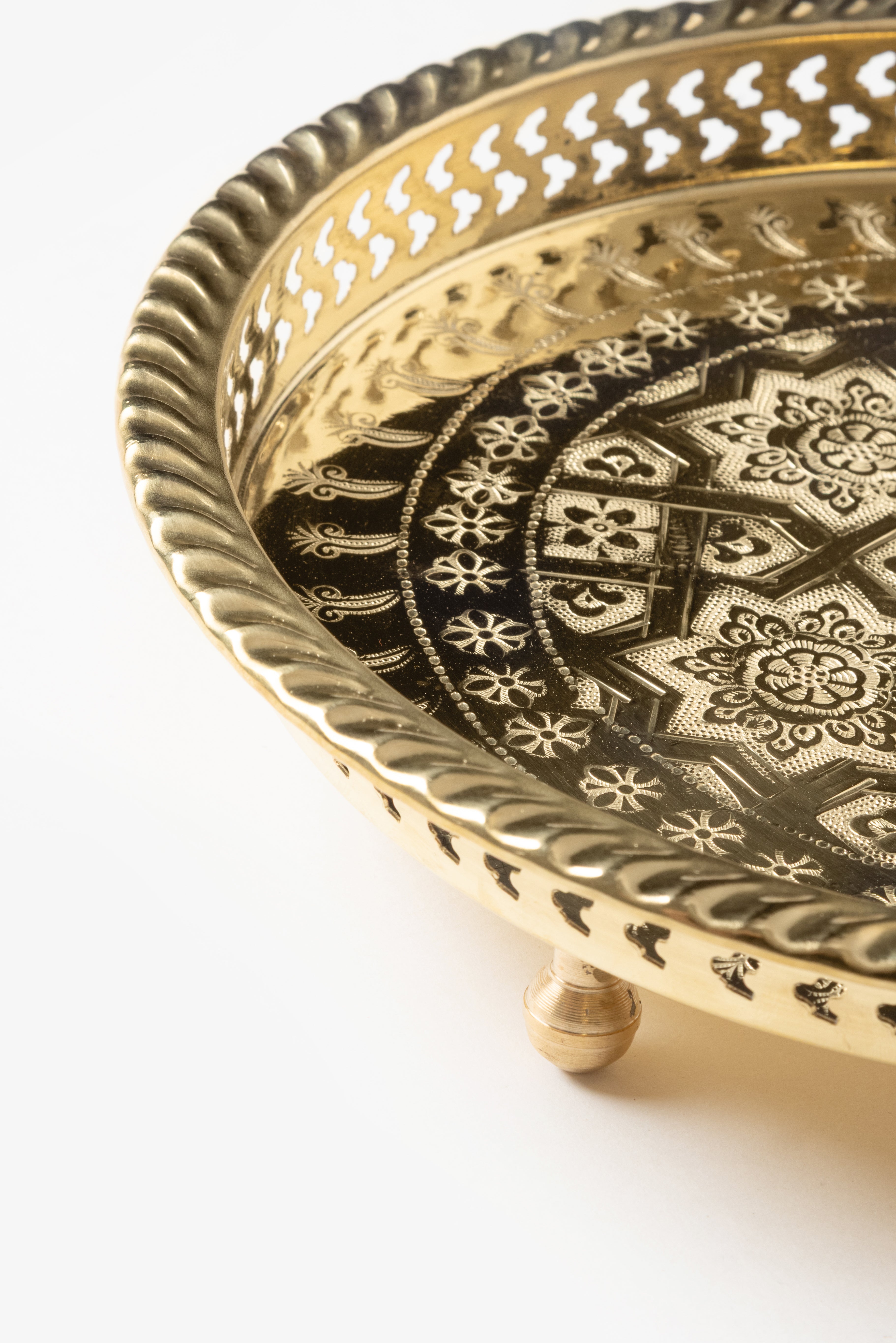 Layali – Moroccan Legs Tray with Traditional Engravings