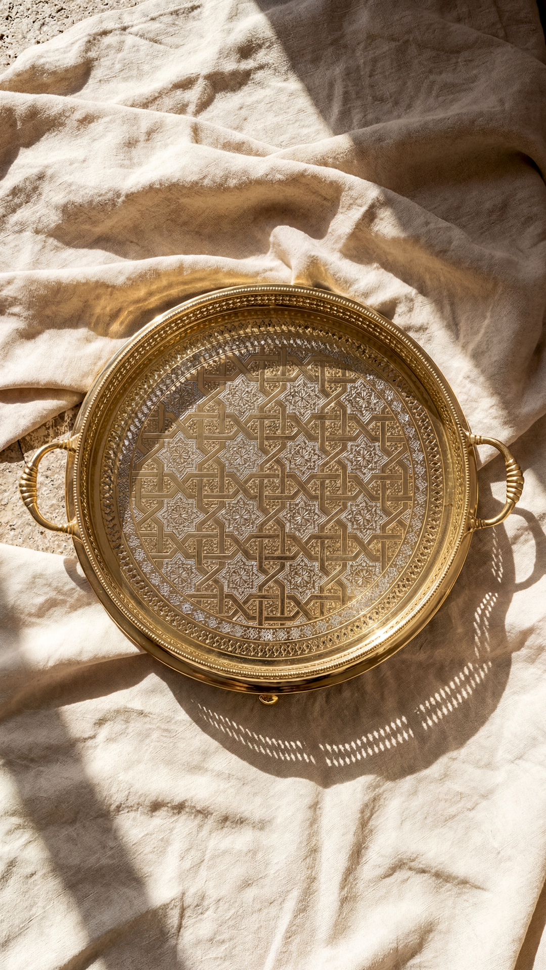 Gold Fayza – Plateau marocain de luxe avec gravures traditionnelles