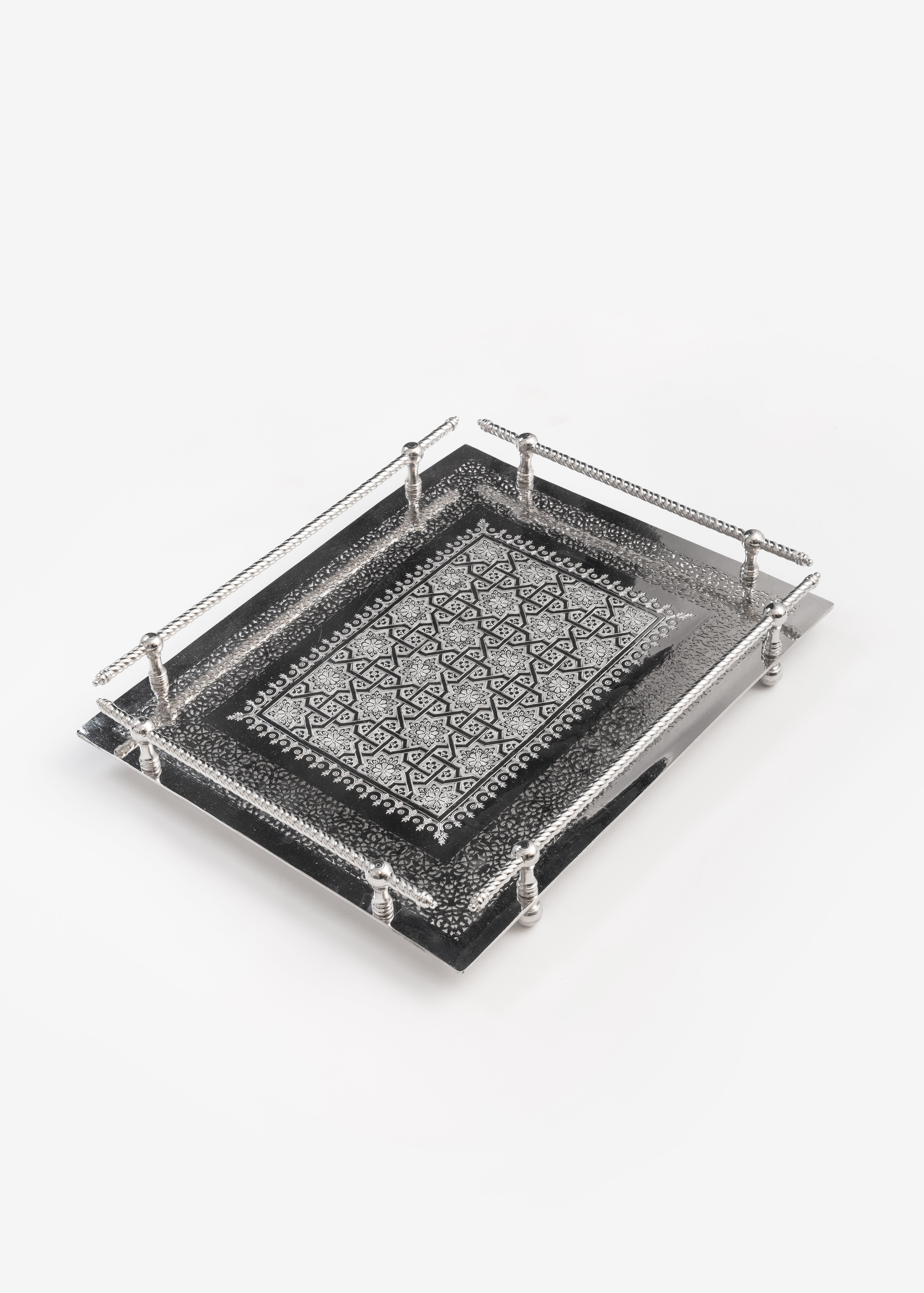 Hassna – Deluxe Moroccan Tray with Traditional Engravings