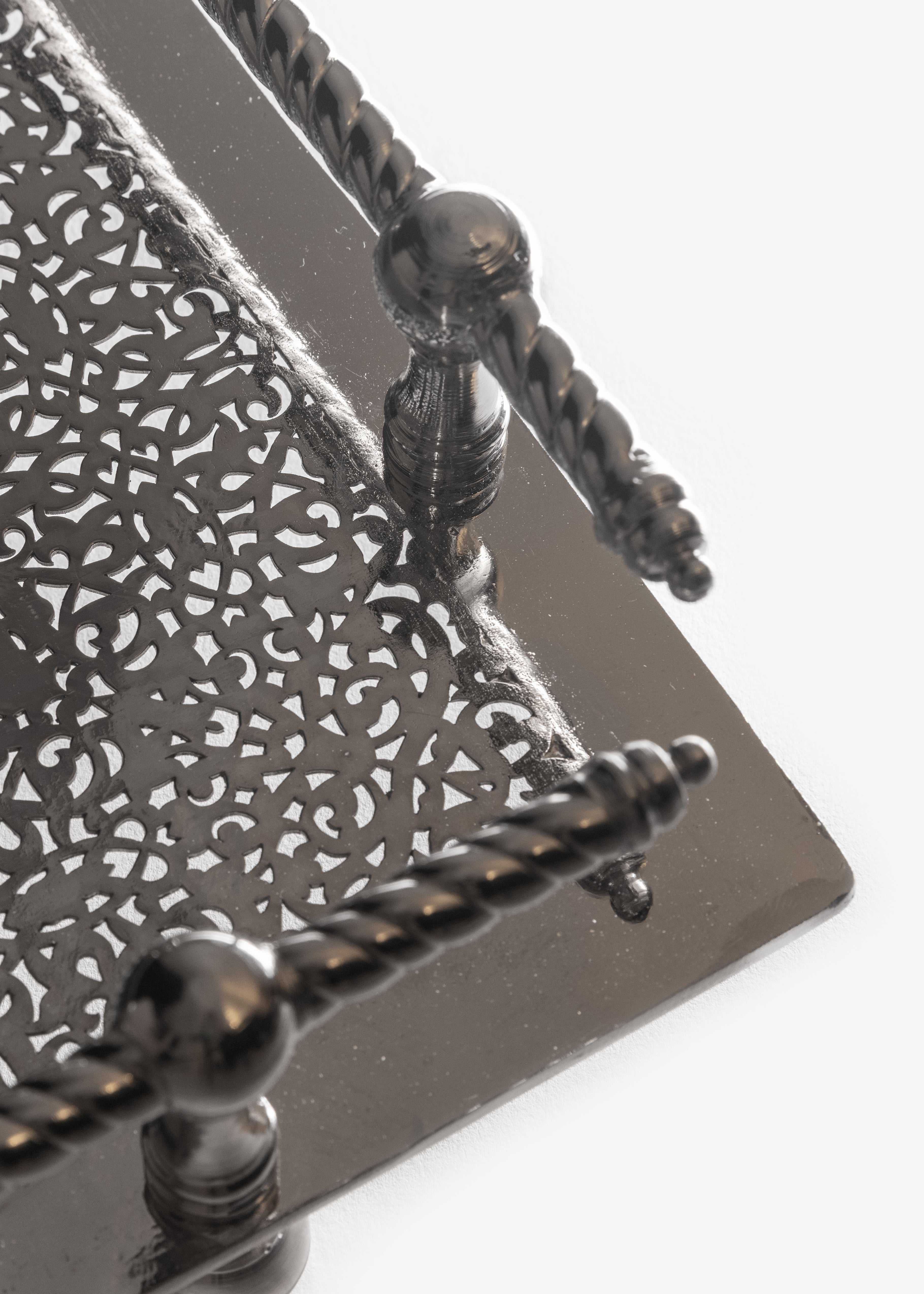 Hassna – Deluxe Moroccan Tray with Traditional Engravings