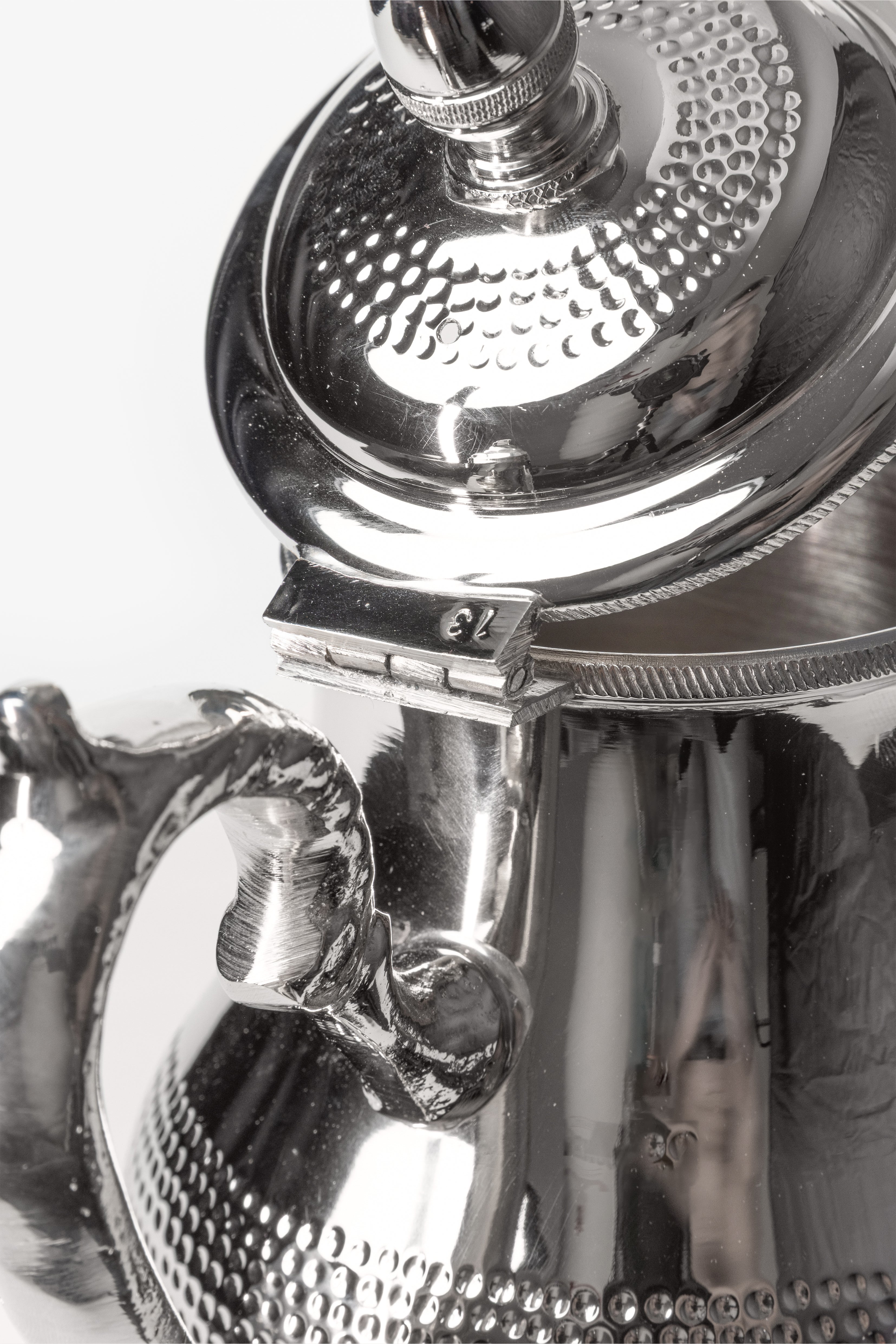 Malik – Moroccan Legs Teapot with Hammered Finish