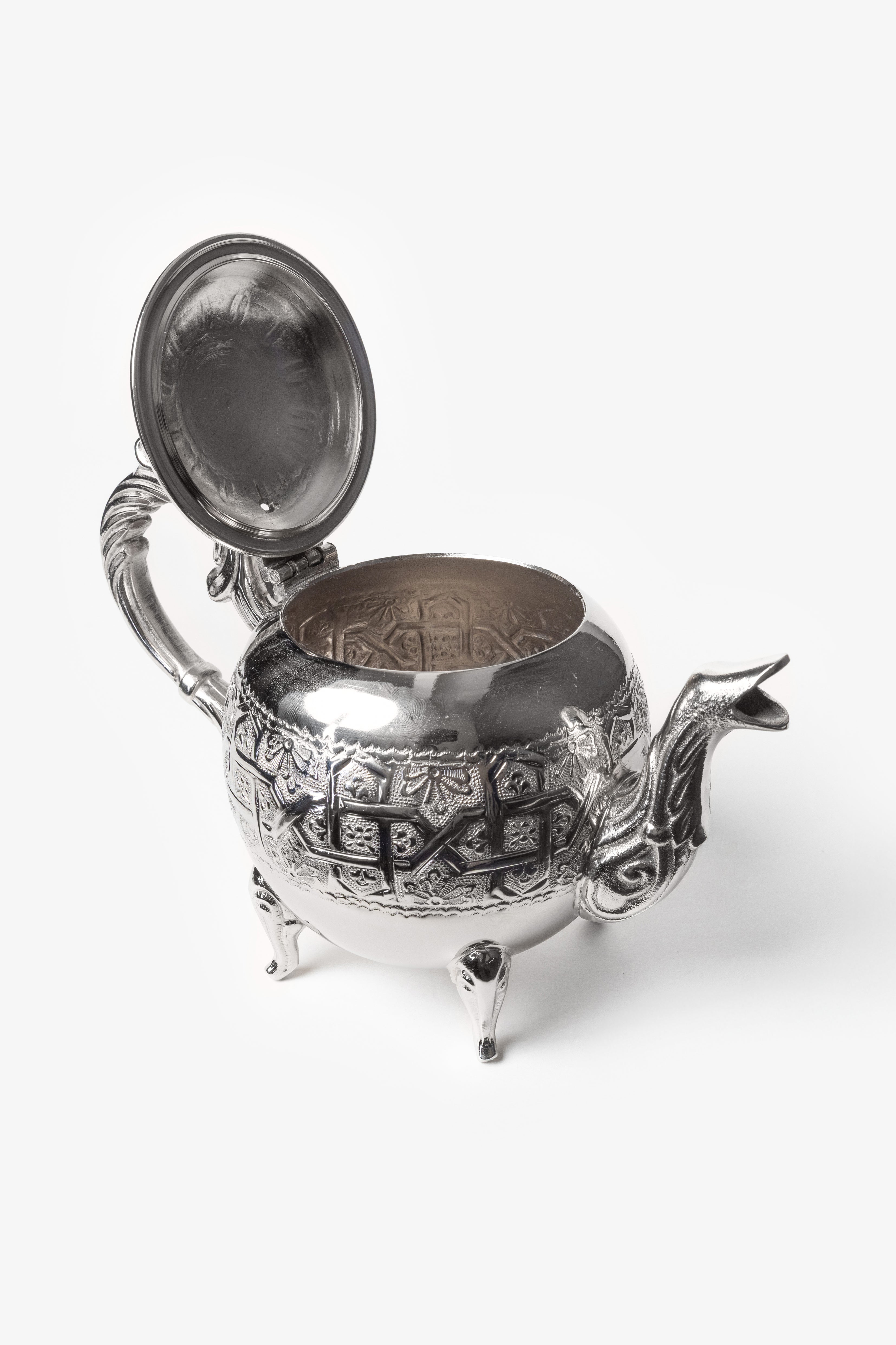 Amir – Moroccan Legs Teapot with Traditional Engravings