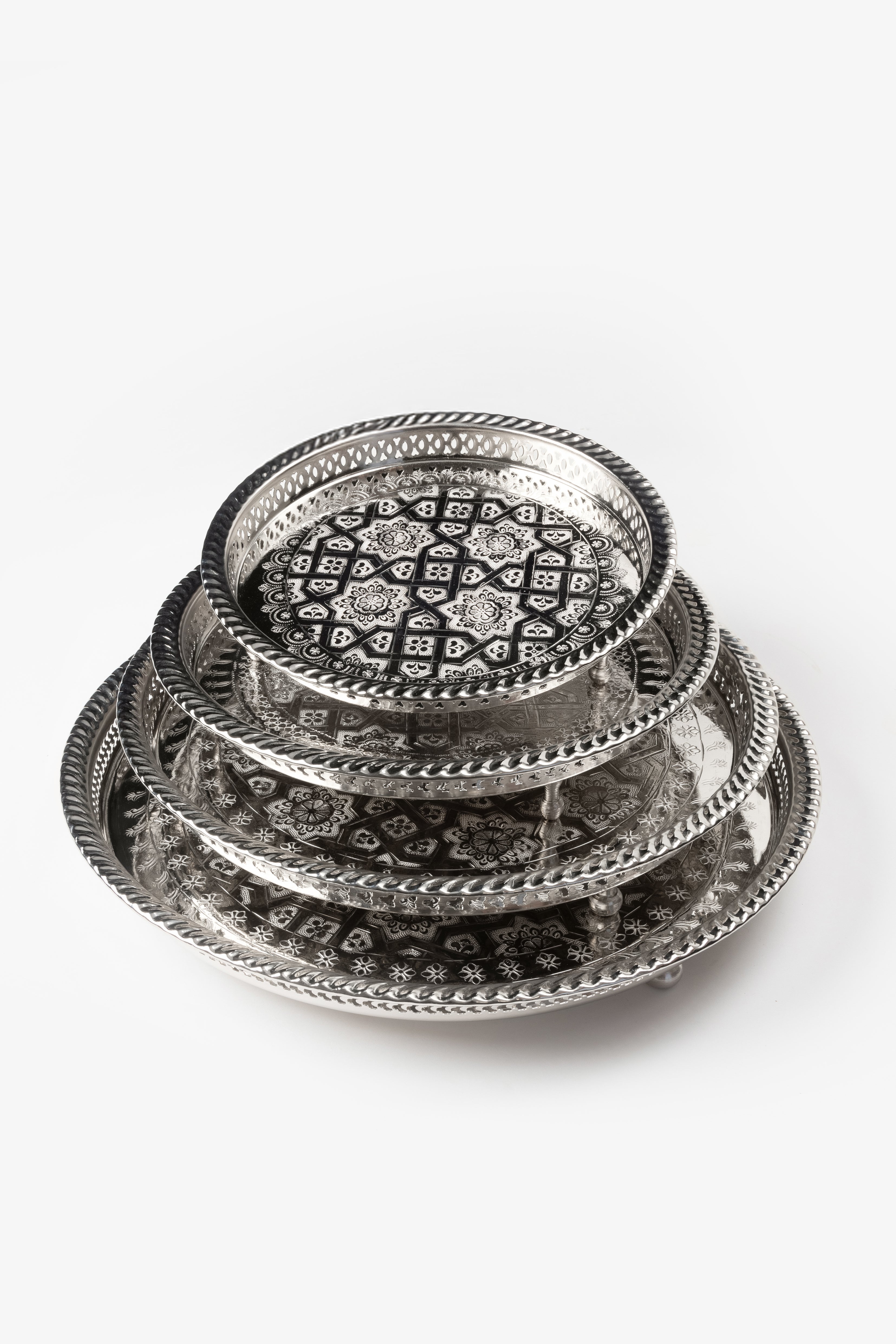 Zina – Moroccan Legs Tray with Traditional Engravings