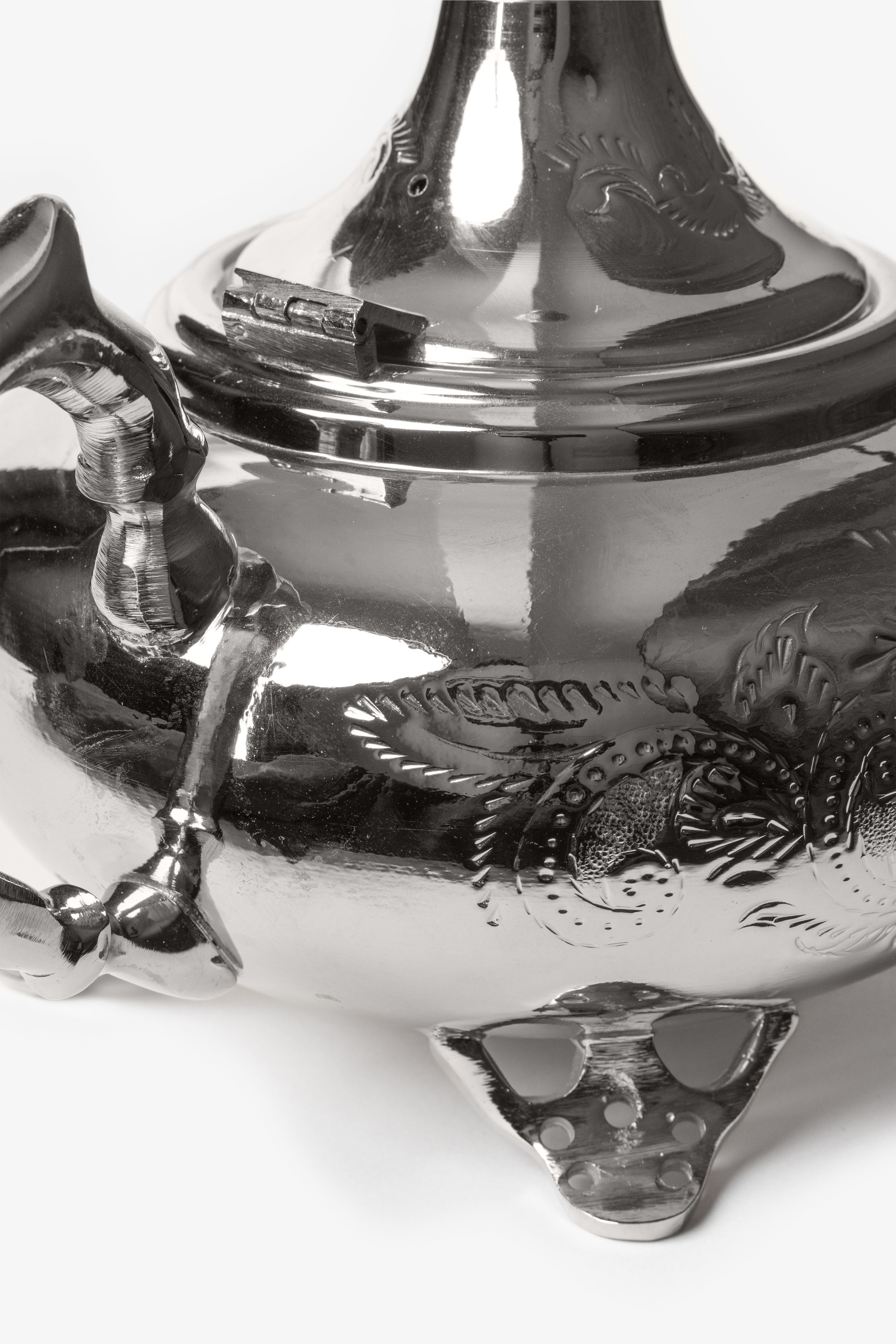 Aladdin – Moroccan Legs Teapot with Flowers Engravings
