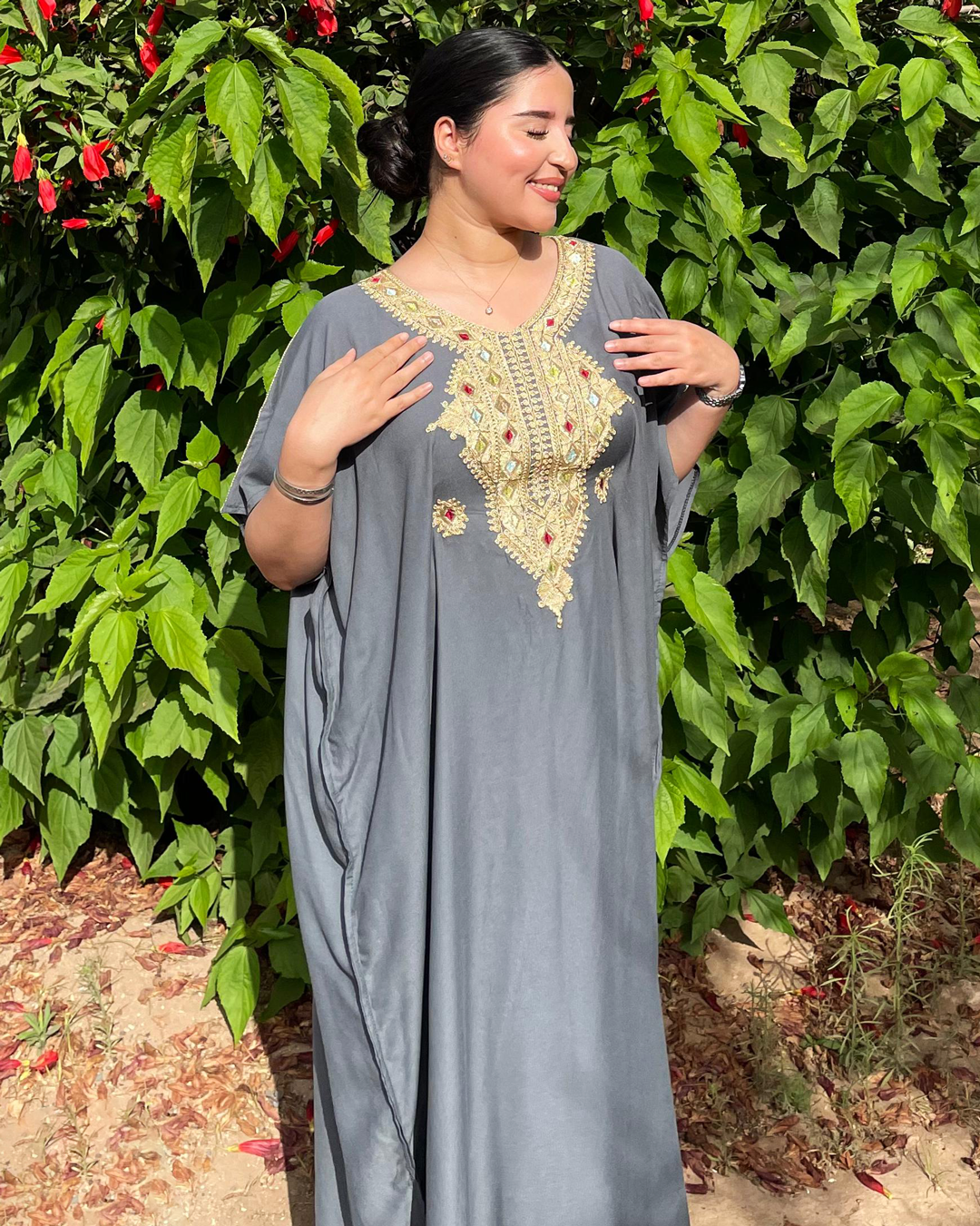 Gandoura – Robe Gris Oversize avec Broderie Amazigh
