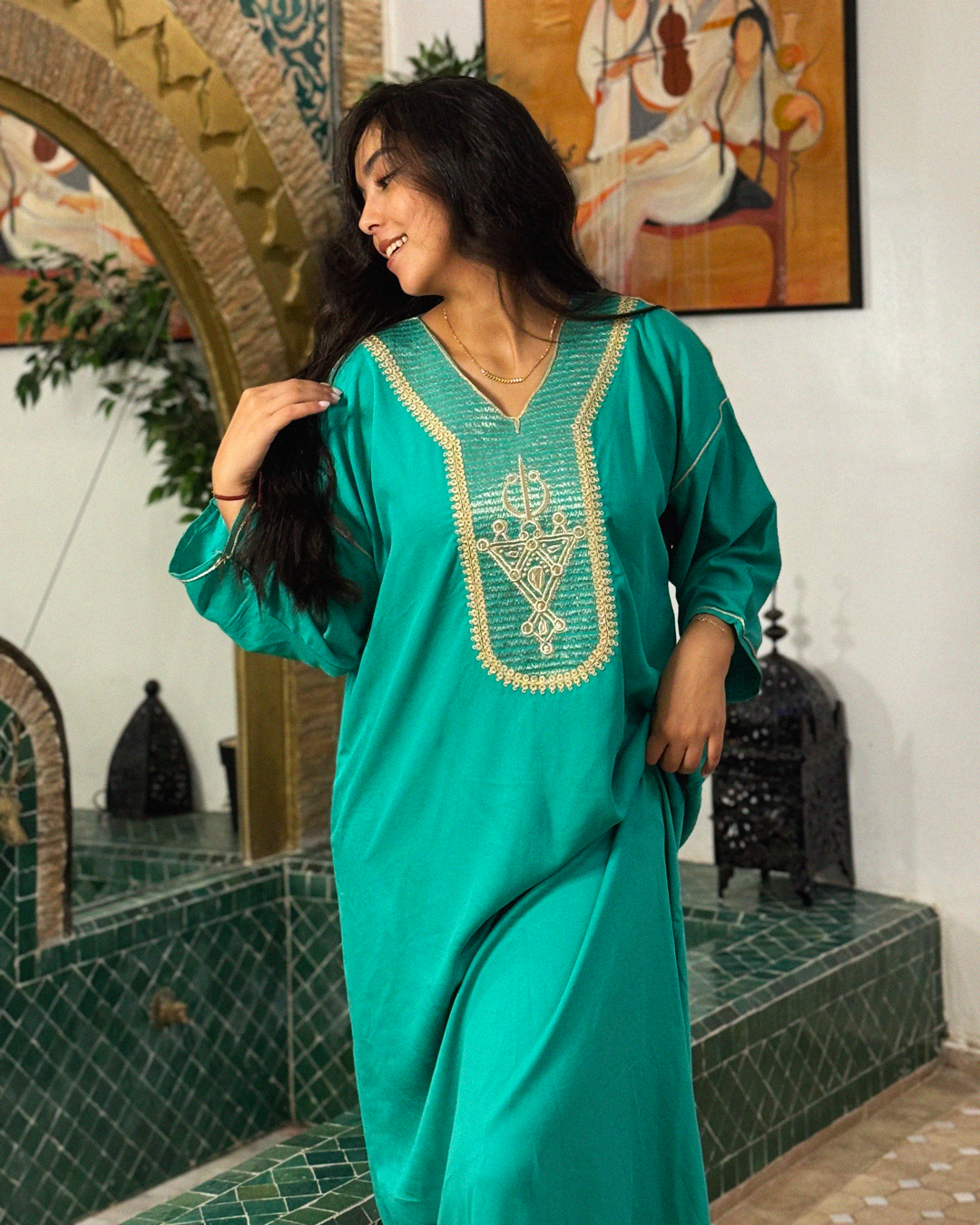 Gandoura – Tunique Vert Oversize au Motif Amazigh