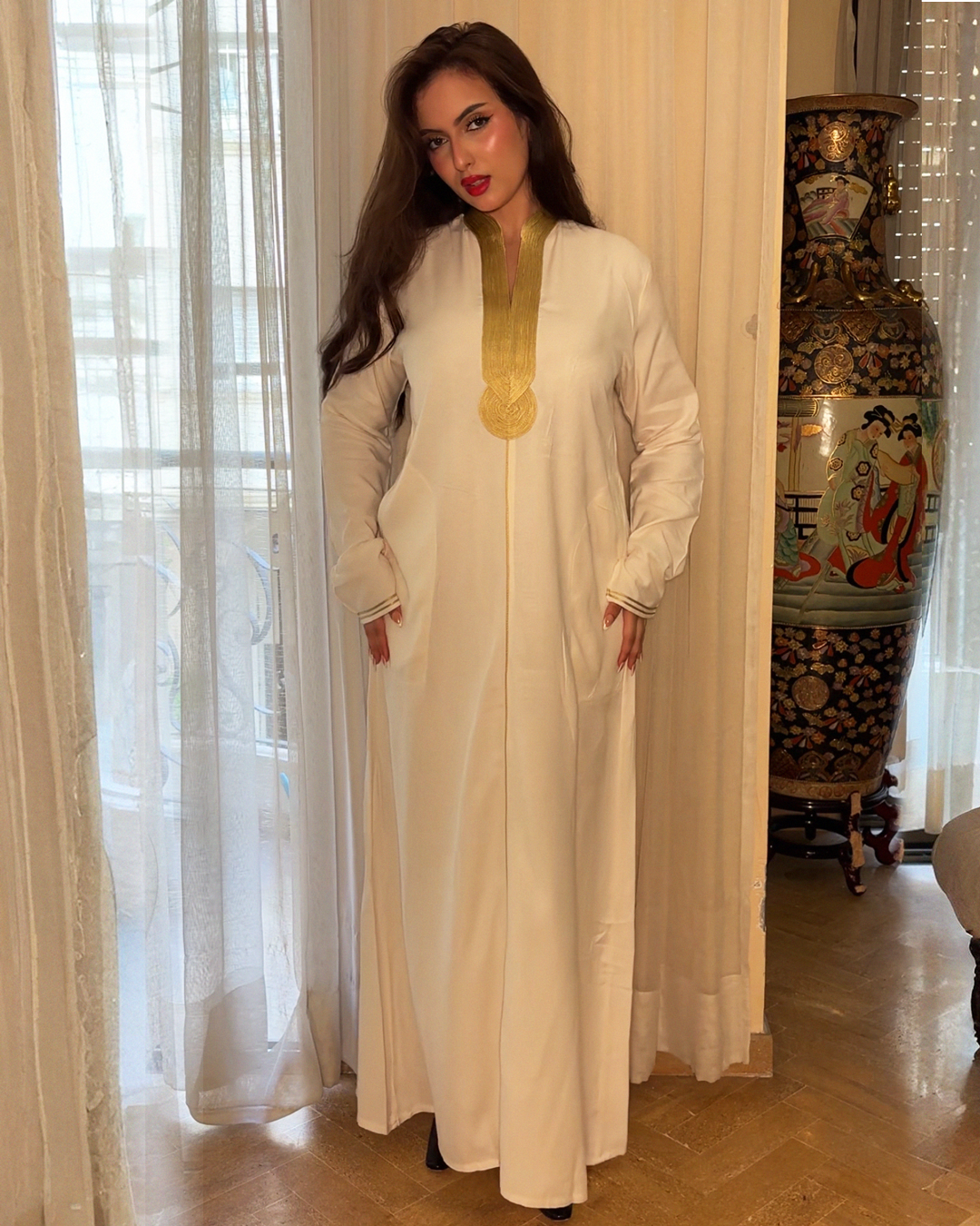 Kaftan – Robe Tunique Beige Minimalist Brodée Or à Manches Longues