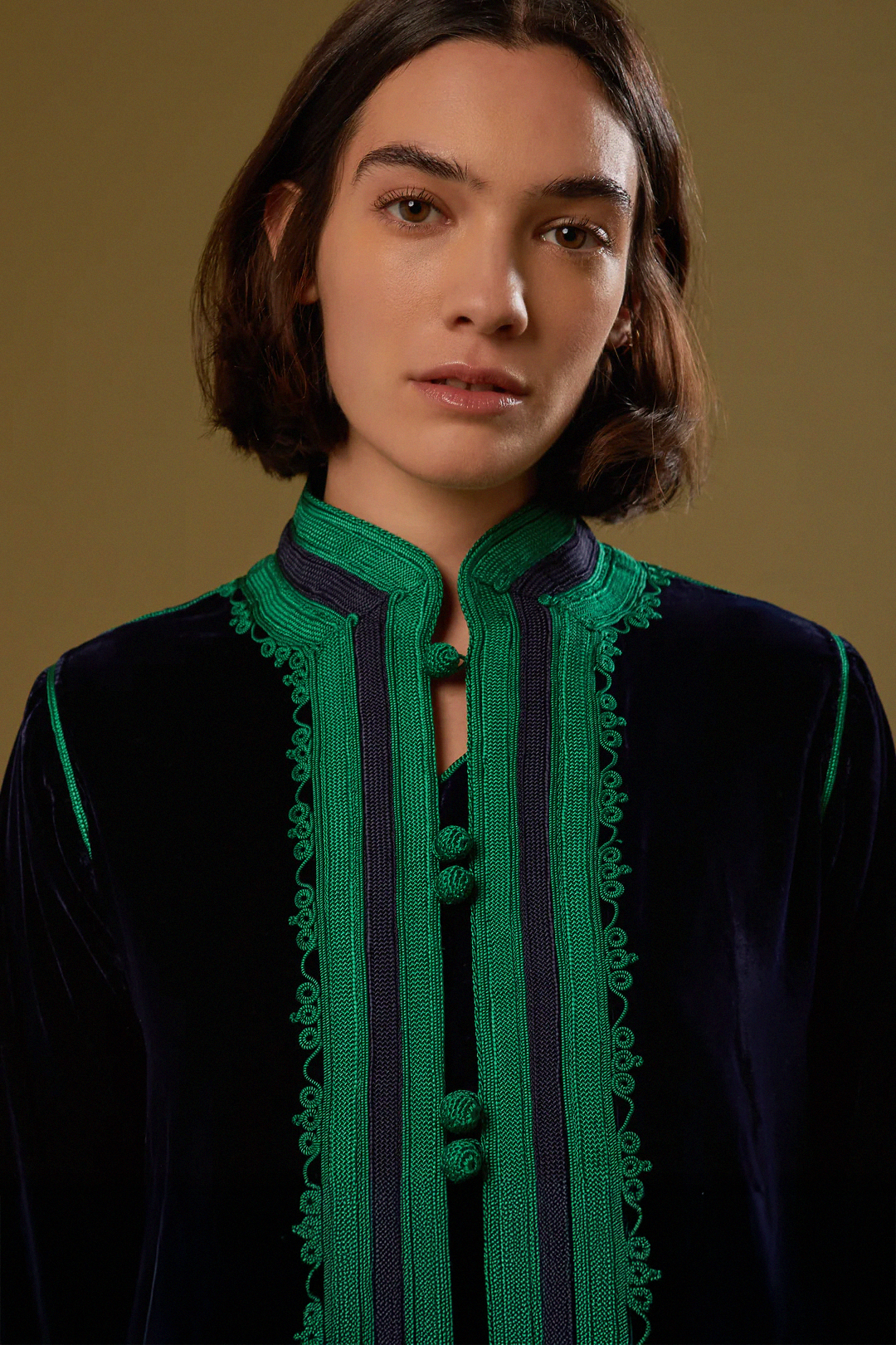 Velours – Veste Bohème de Luxe aux Broderies Contrastées