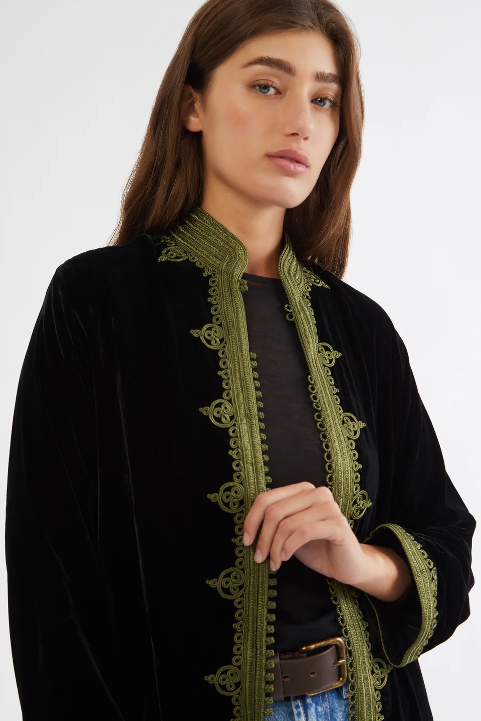 Velours – Manteau Bohème aux Broderies Vertes