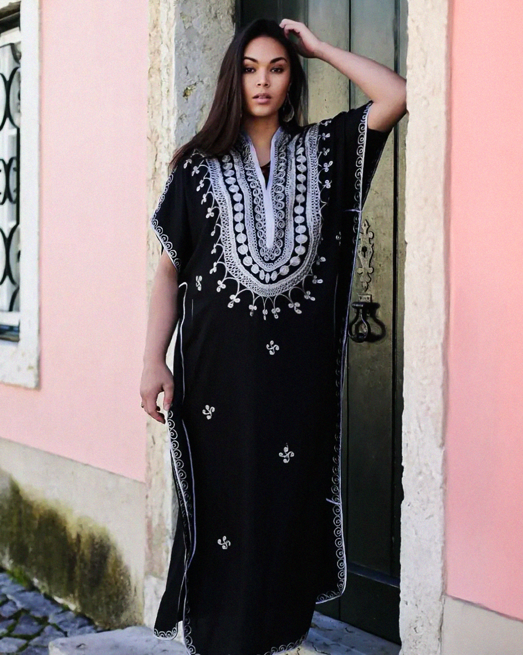 Gandoura – Kaftan Berbère Luxueux à Broderie