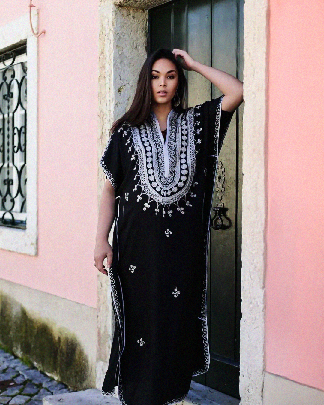 Gandoura – Kaftan Berbère Luxueux à Broderie