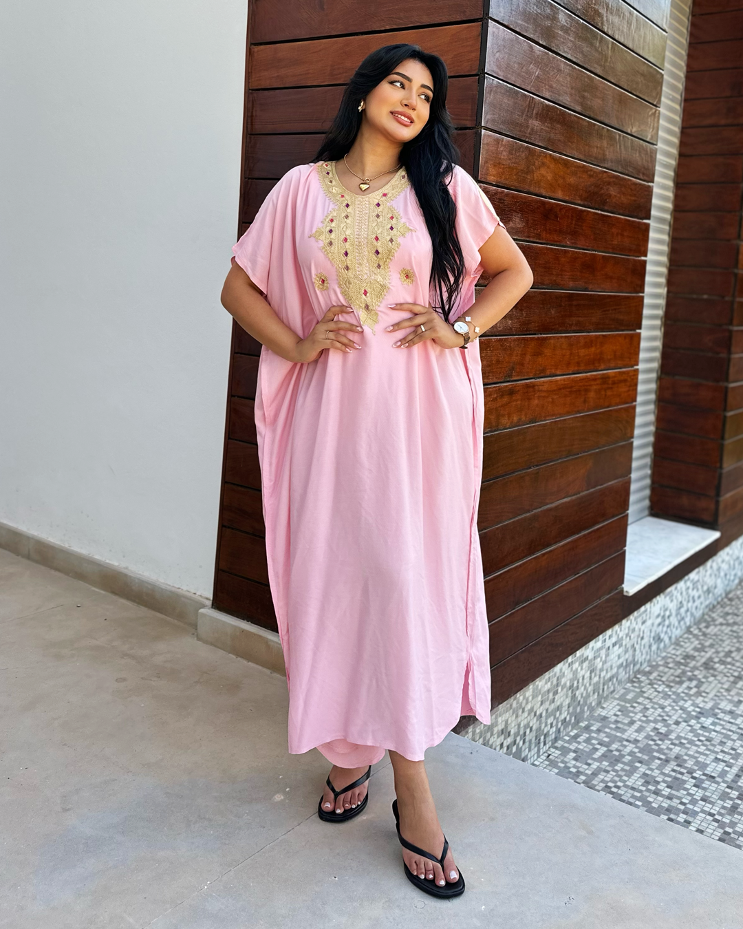 Gandoura – Robe Rose Oversize avec Broderie Amazigh