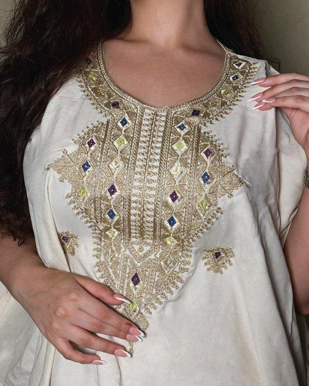 Gandoura – Robe Beige Oversize avec Broderie Amazigh