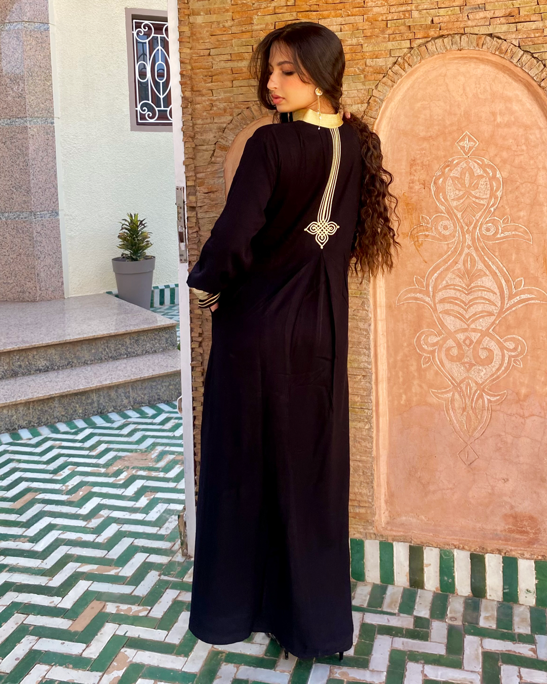 Kaftan – Robe Tunique Minimalist Brodée Or à Manches Longues
