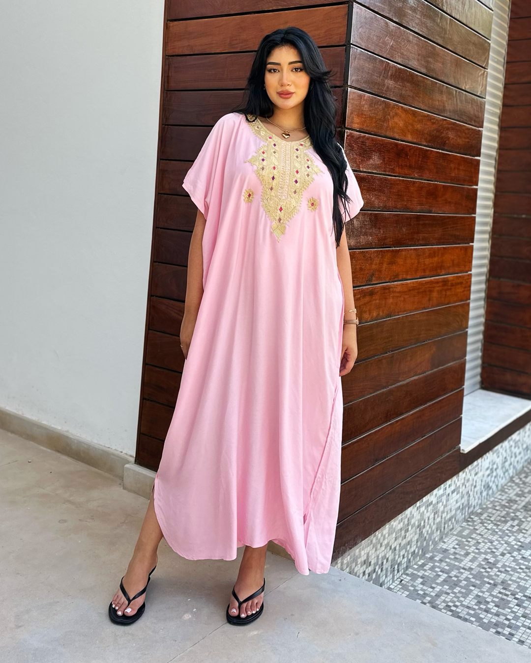 Gandoura – Robe Rose Oversize avec Broderie Amazigh