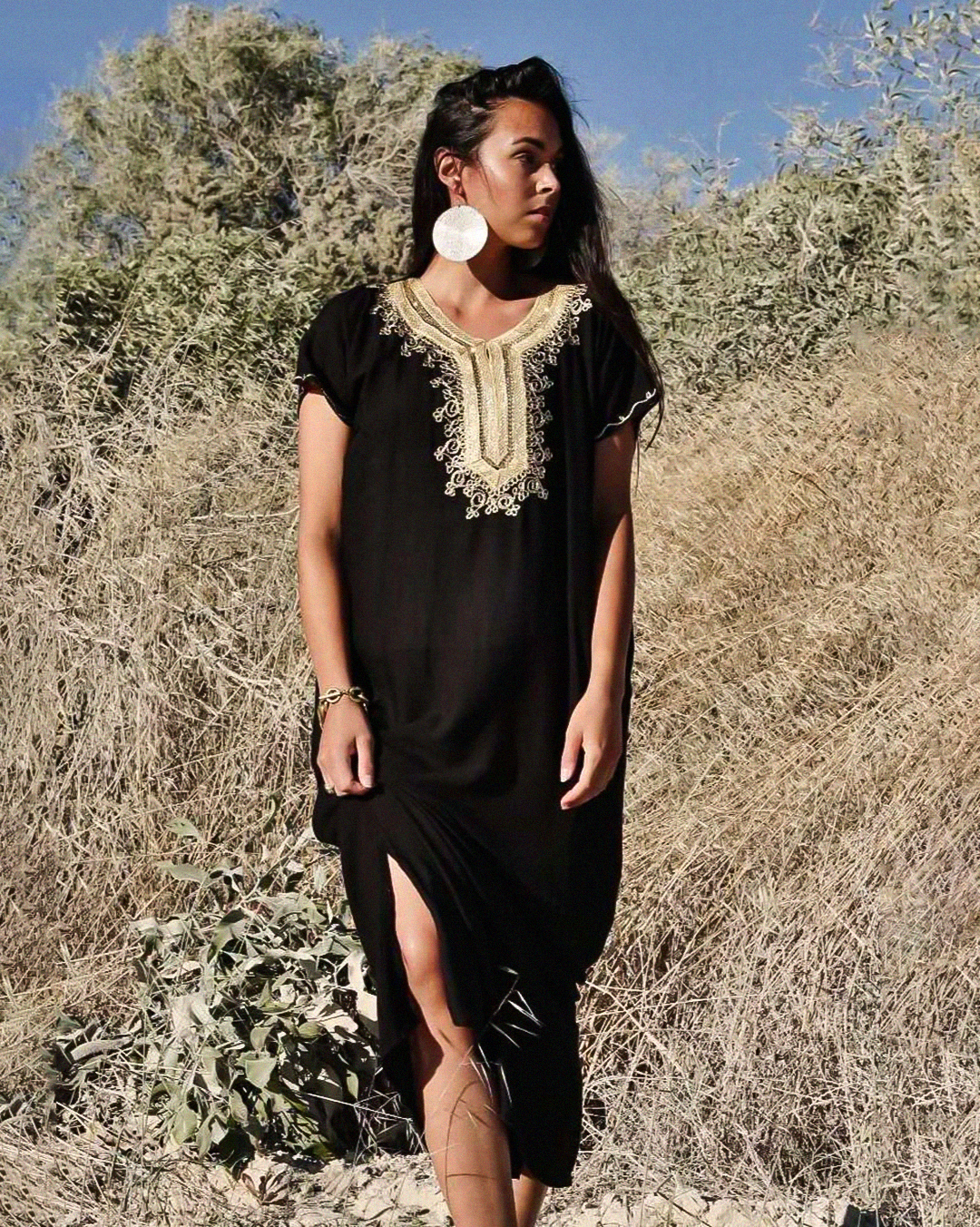 Gandoura – Kaftan Noir Décontracté avec Broderies Dorées