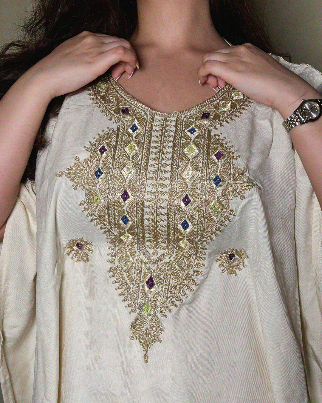 Gandoura – Robe Beige Oversize avec Broderie Amazigh