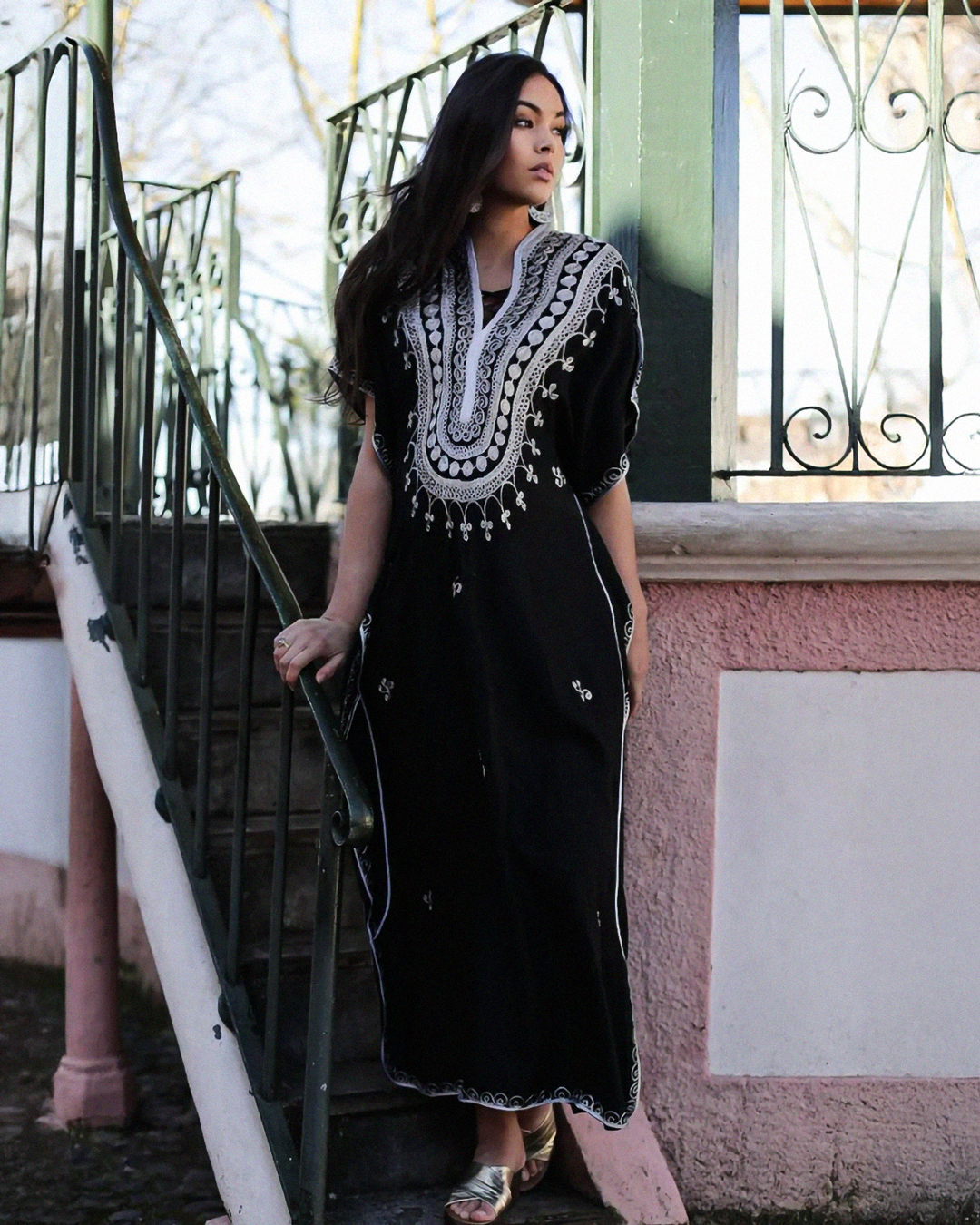 Gandoura – Kaftan Berbère Luxueux à Broderie