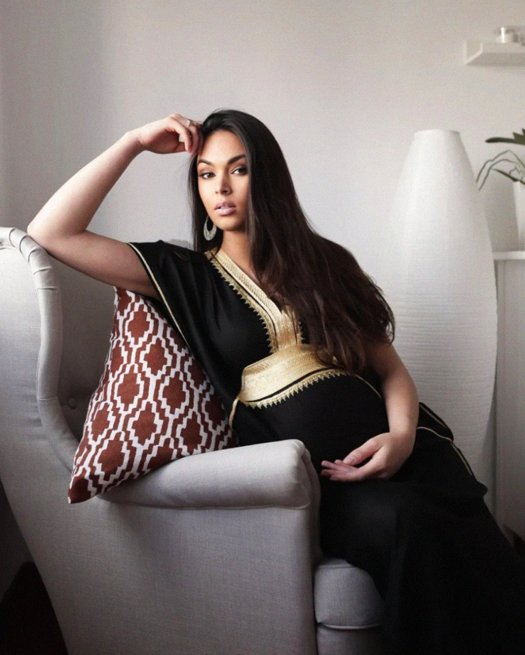 Gandoura – Robe Kaftan Noire Élégante avec Broderies Dorées