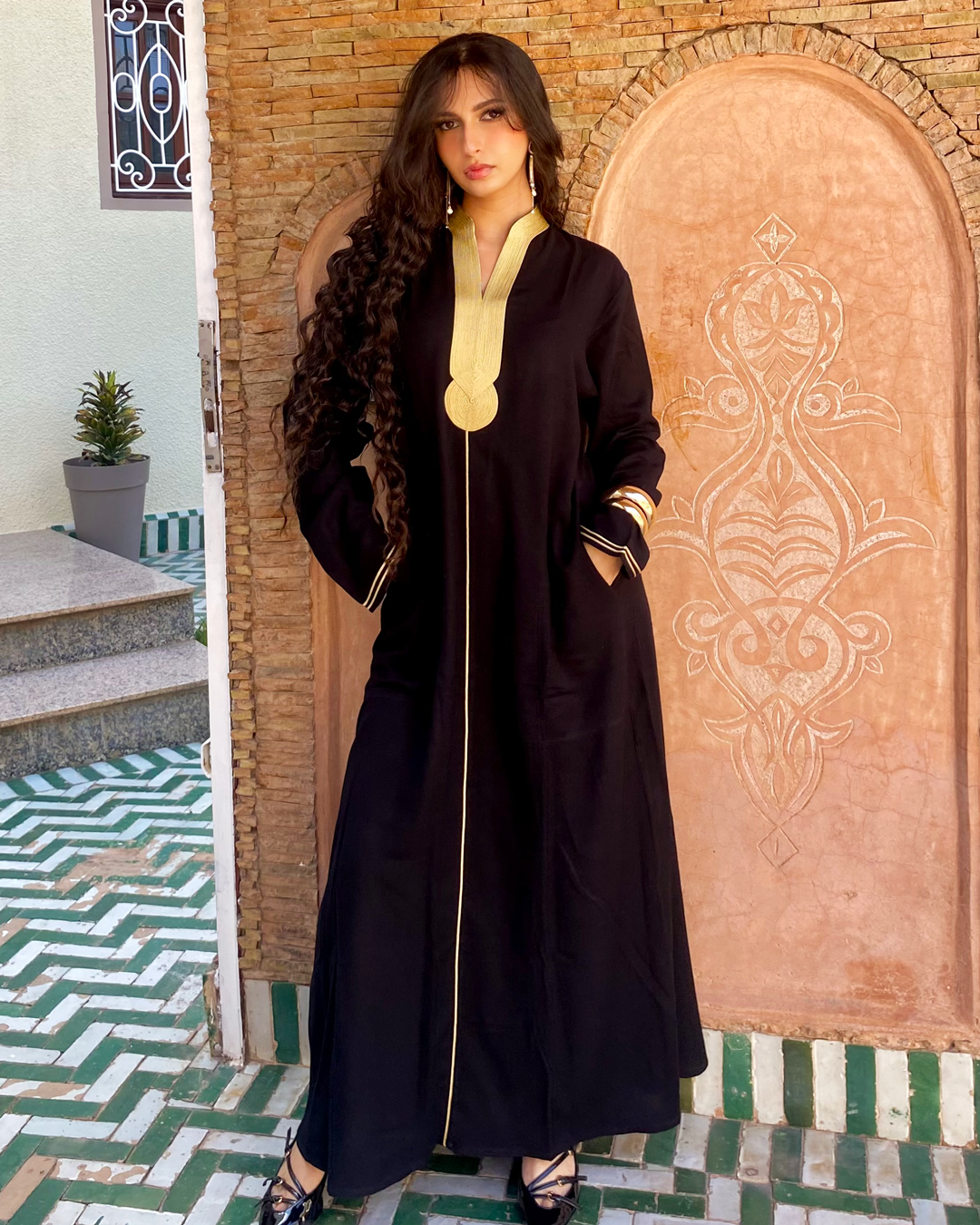 Kaftan – Robe Tunique Minimalist Brodée Or à Manches Longues