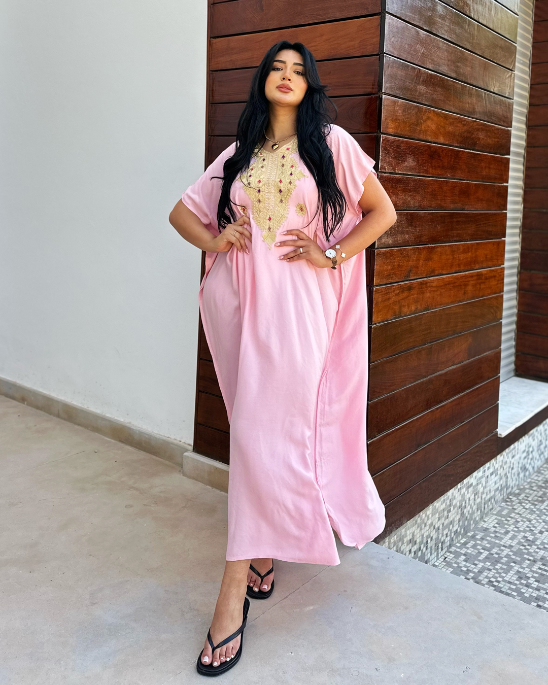 Gandoura – Robe Rose Oversize avec Broderie Amazigh