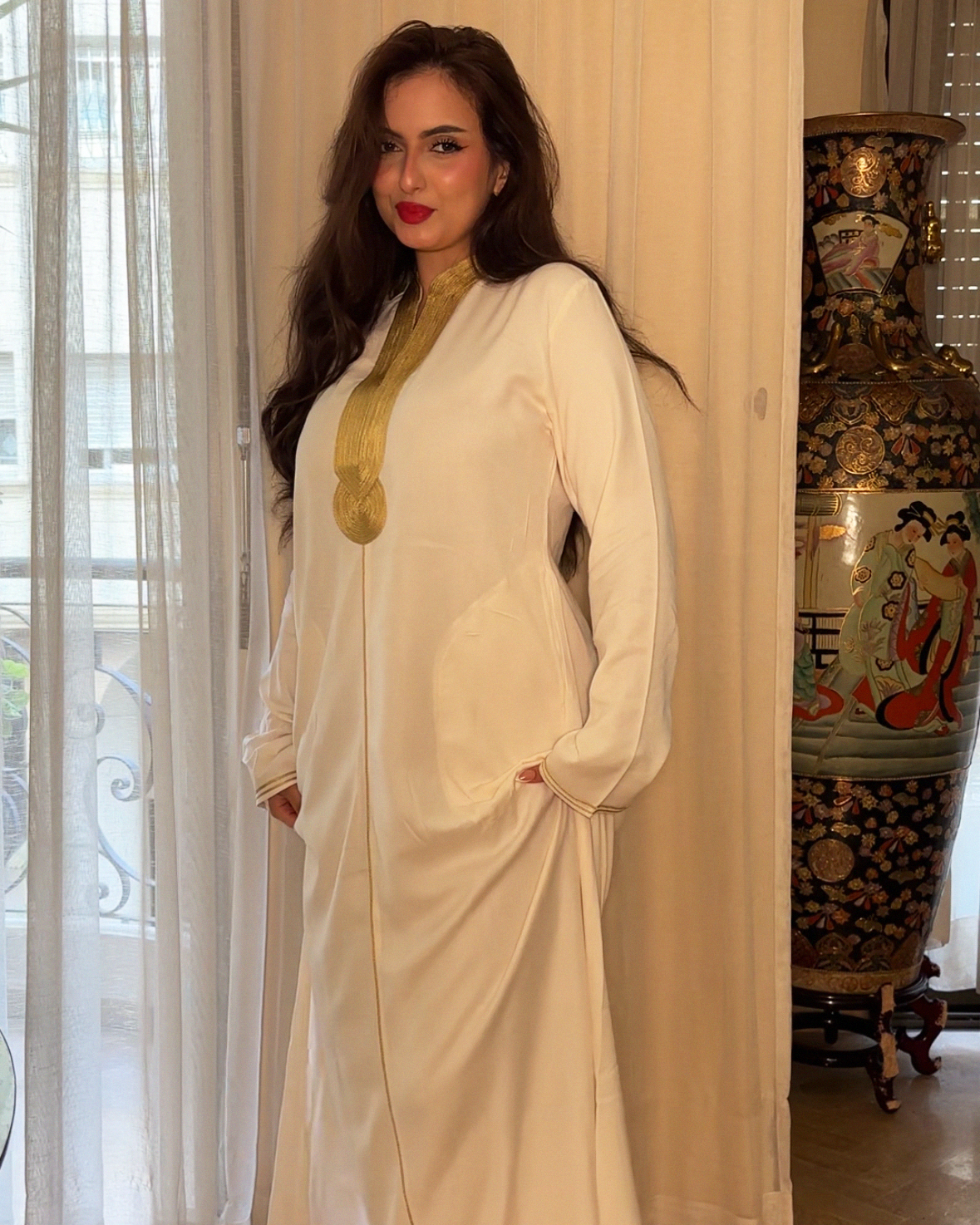 Kaftan – Robe Tunique Beige Minimalist Brodée Or à Manches Longues