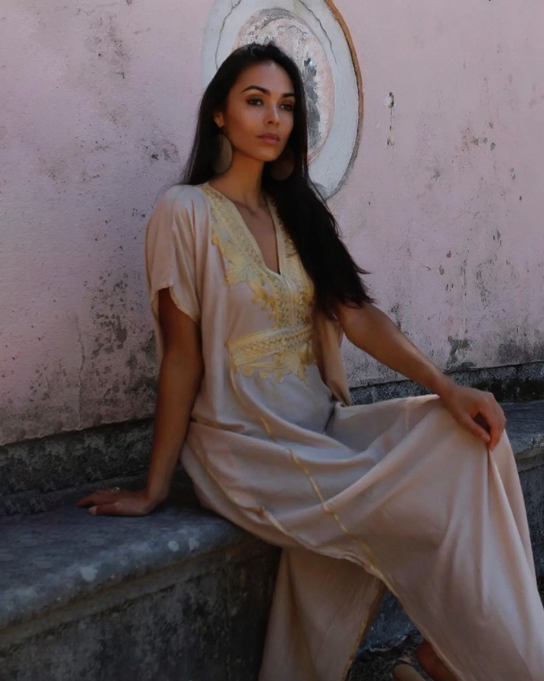 Beige Gandoura – Chic Moroccan Kaftan Dress with Golden Embroidery