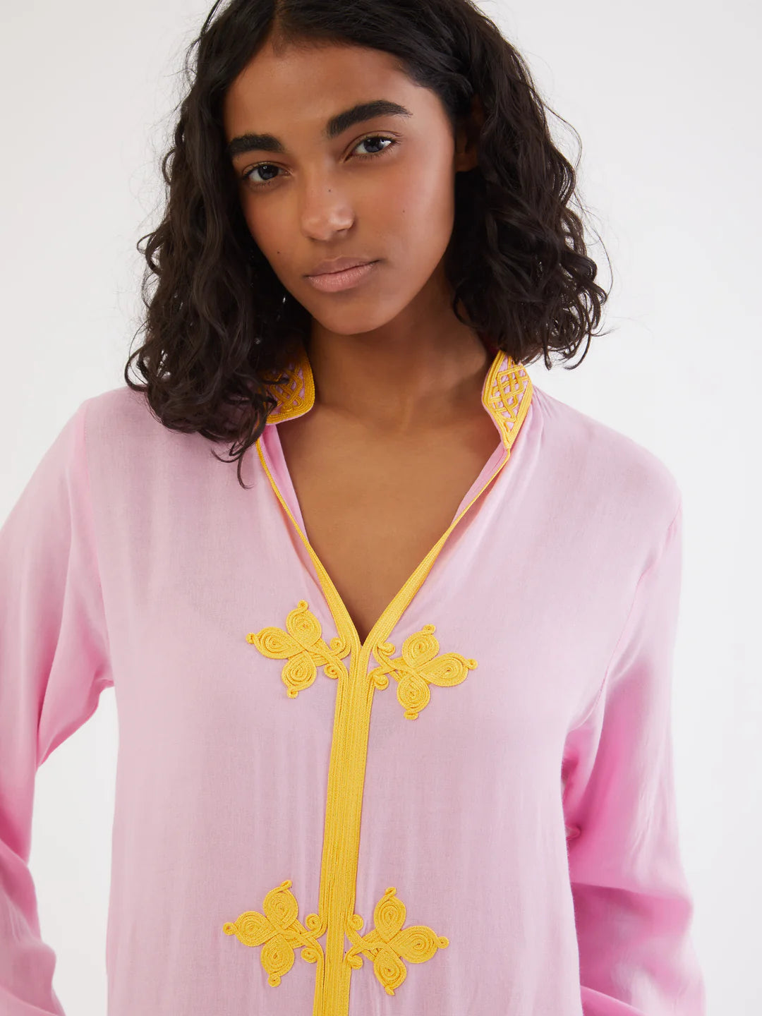 Nayla – Caftan en Soie Marocain