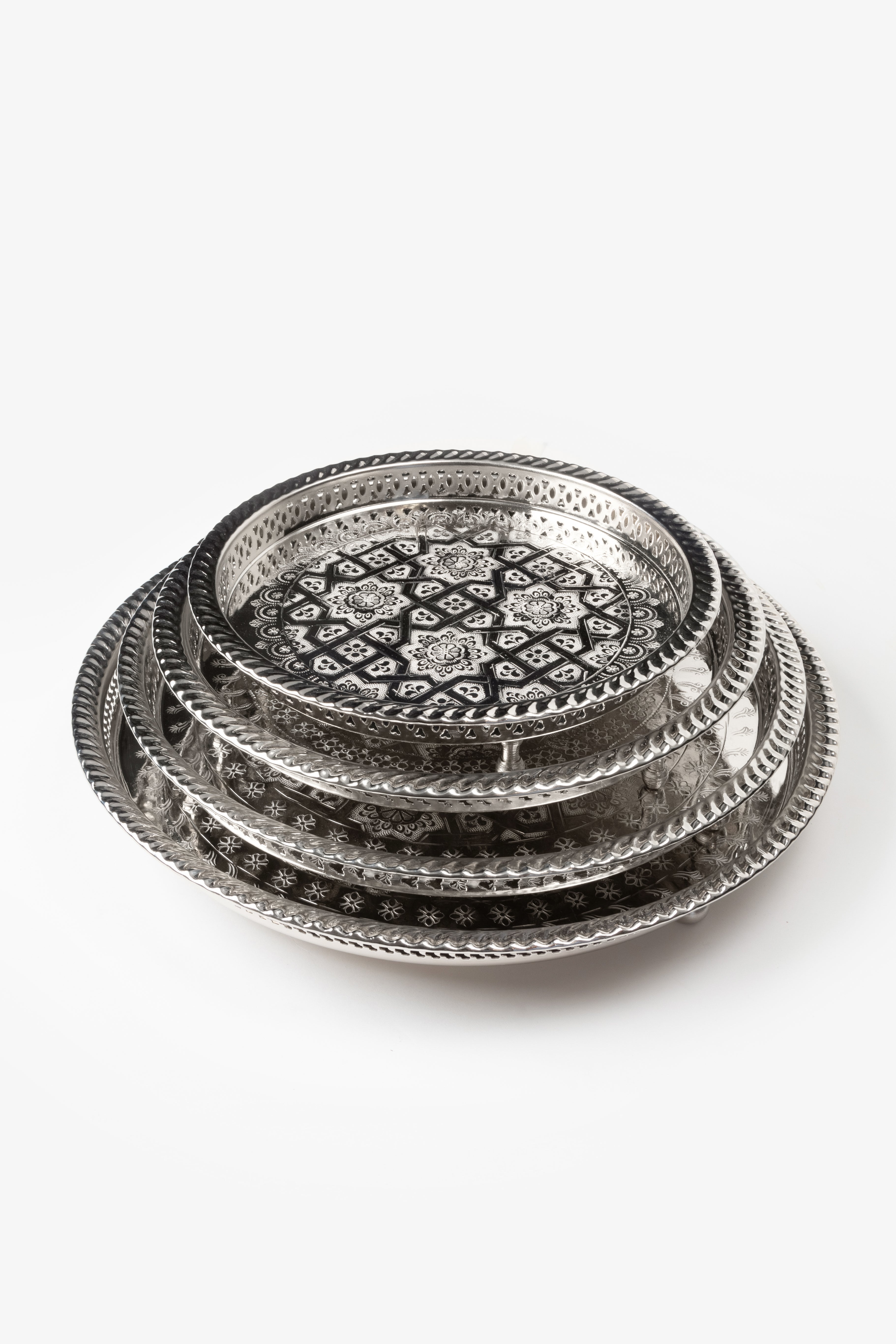 Zina – Moroccan Legs Tray with Traditional Engravings