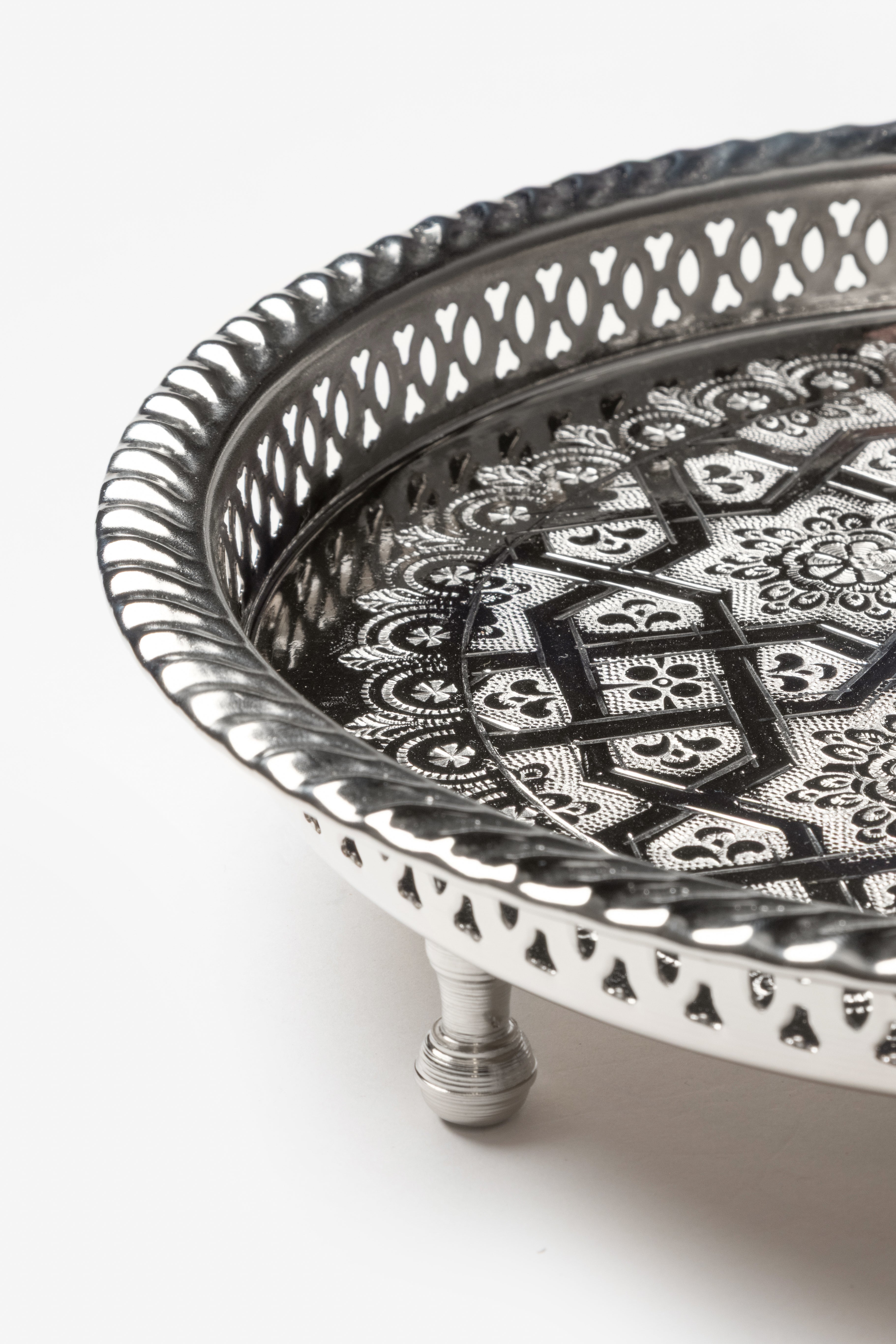 Zina – Moroccan Legs Tray with Traditional Engravings