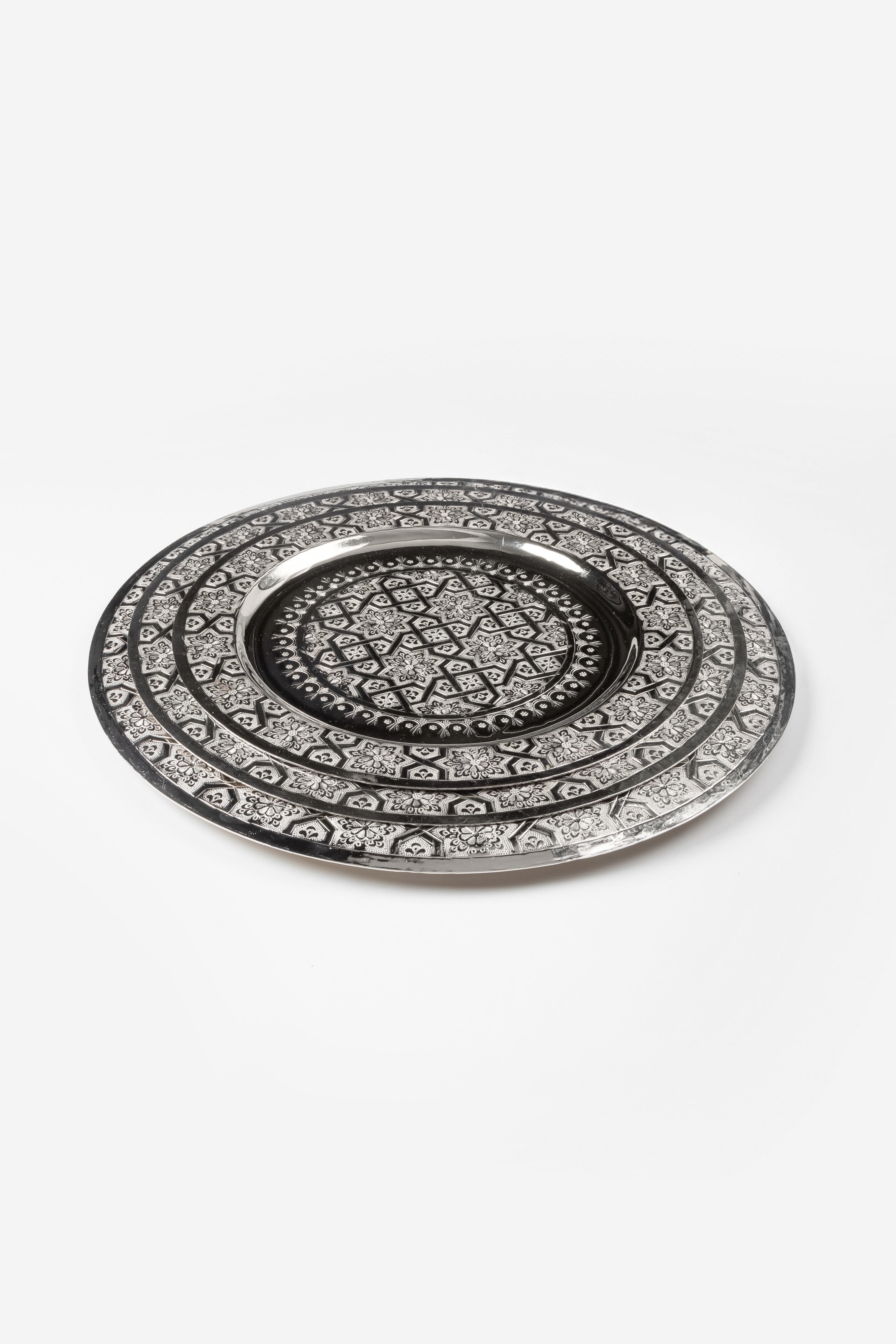 Amira – Moroccan Tray with Traditional Engravings