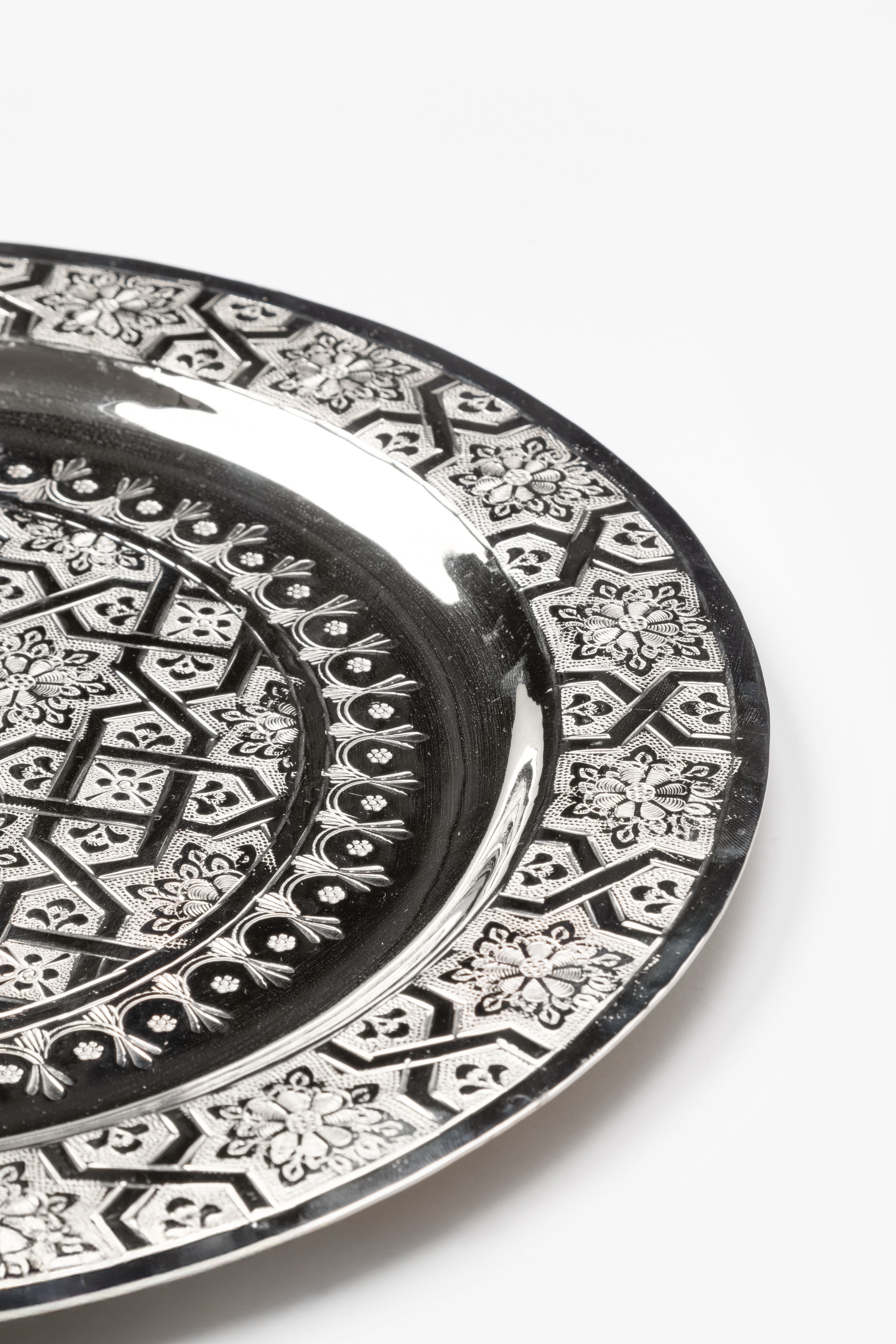 Amira – Moroccan Tray with Traditional Engravings