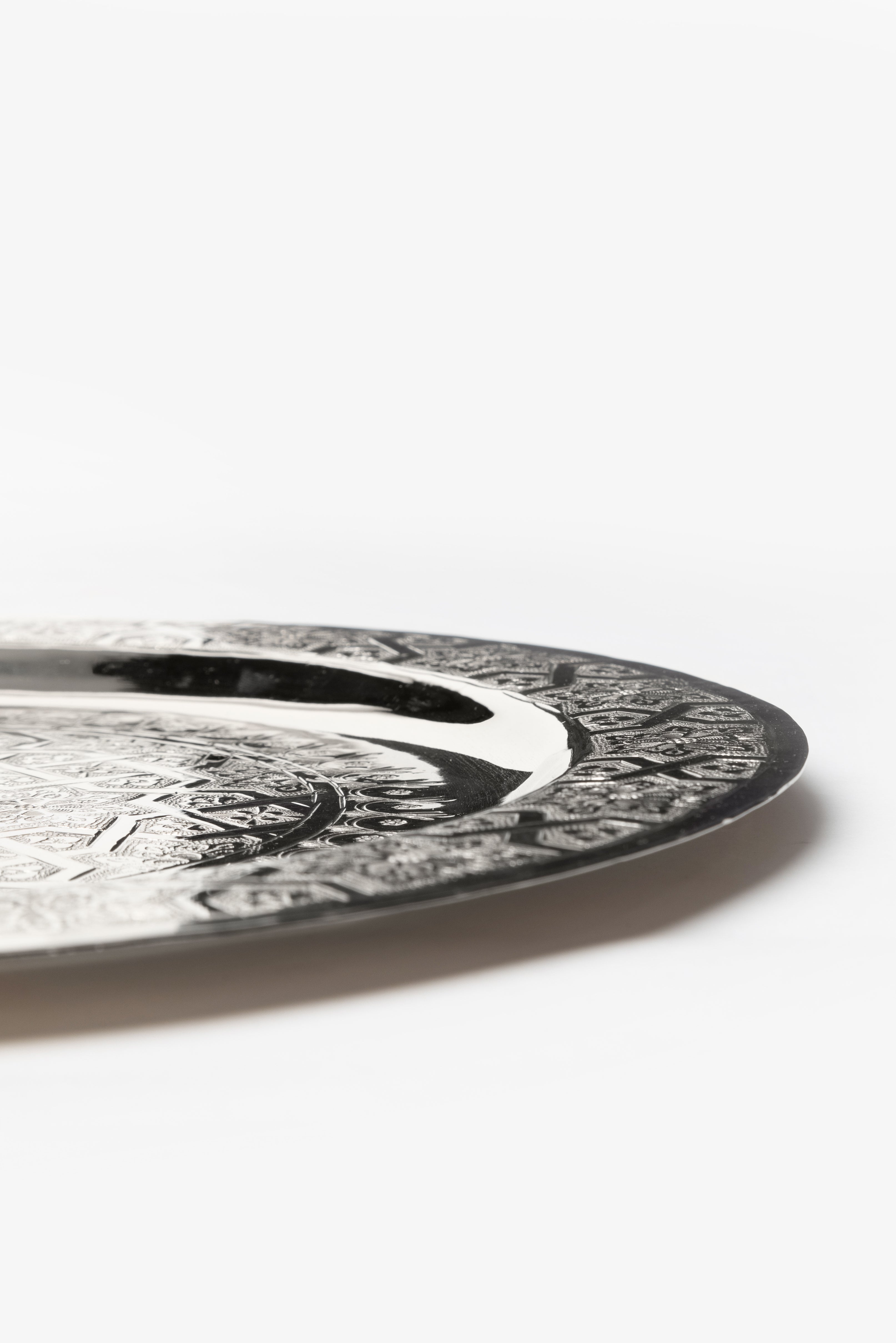Amira – Moroccan Tray with Traditional Engravings