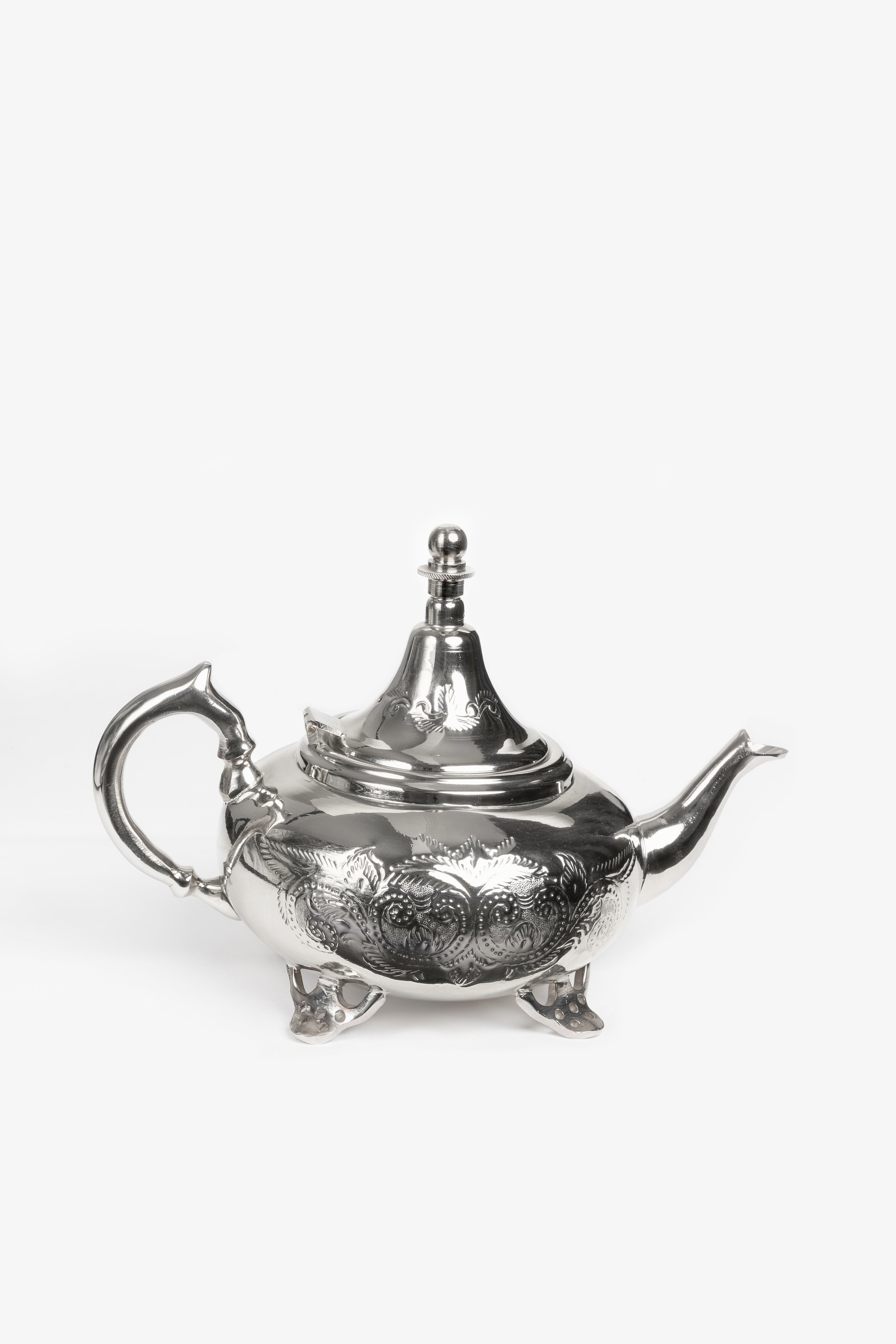 Aladdin – Moroccan Legs Teapot with Flowers Engravings