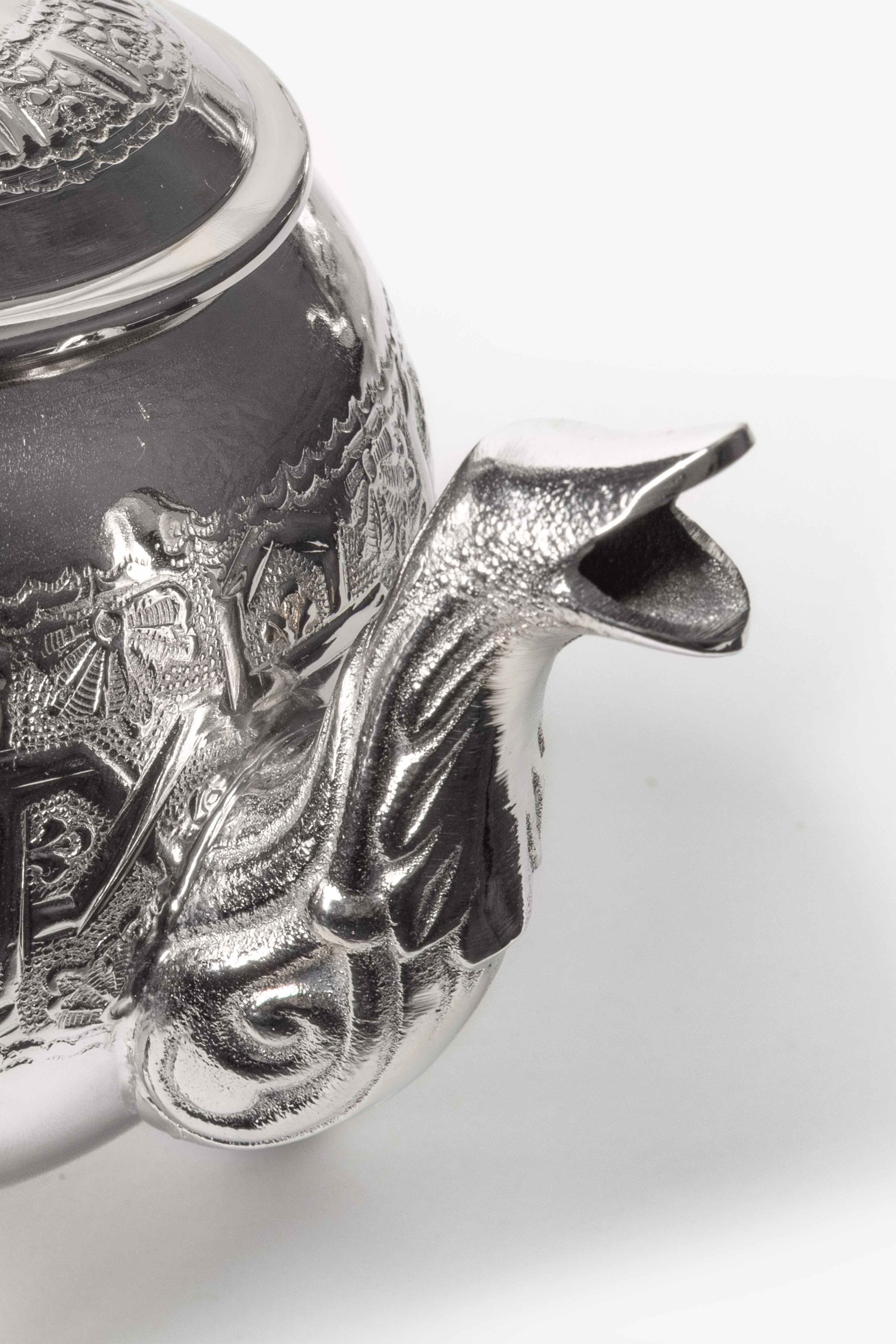 Amir – Moroccan Legs Teapot with Traditional Engravings