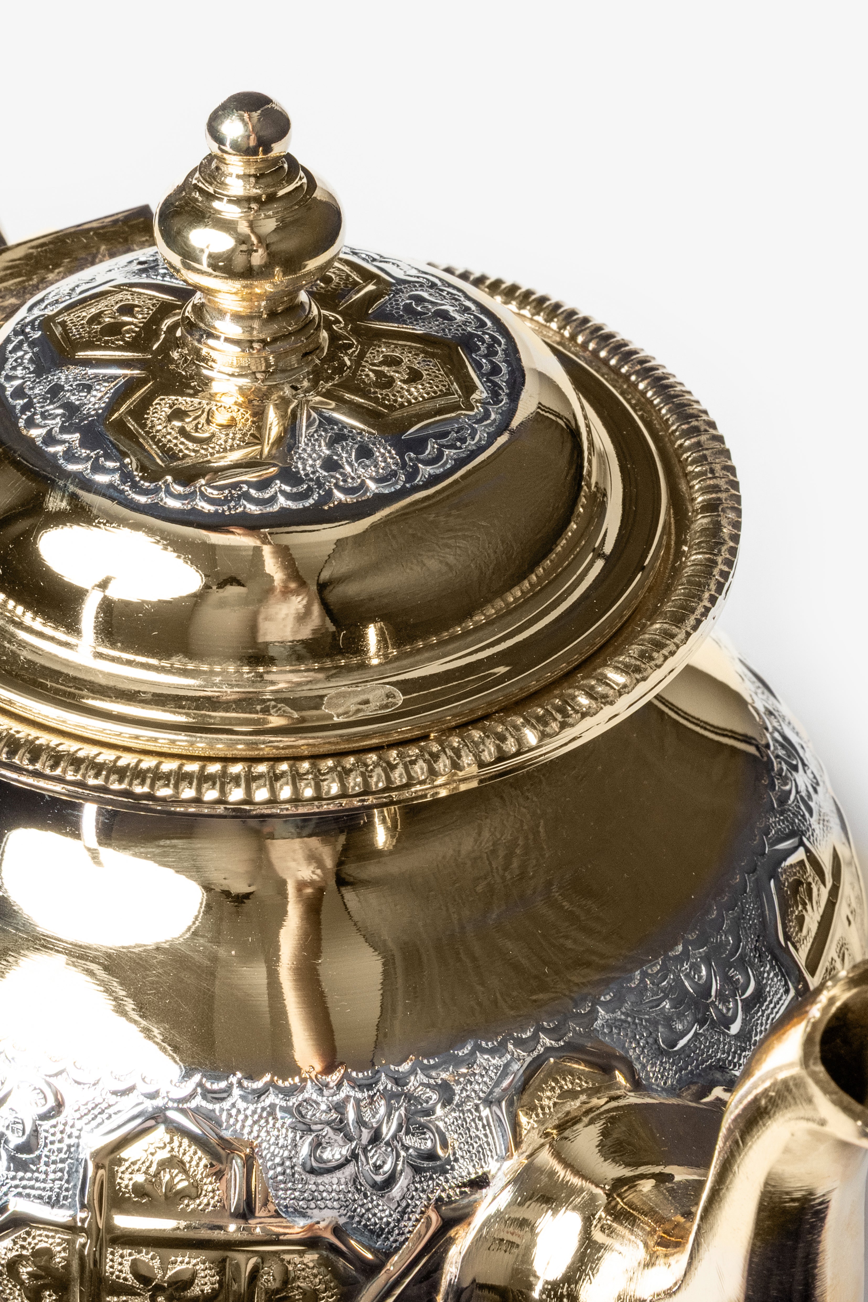 Faris Deluxe – Moroccan Legs Teapot with Traditional Engravings
