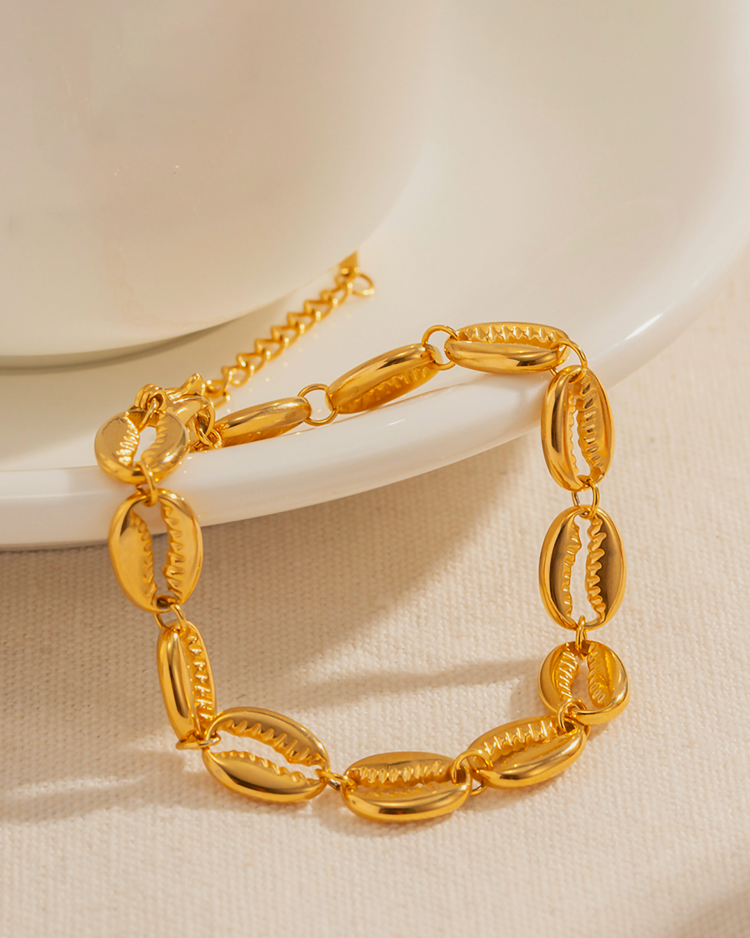 ZOLA – Gold Cowrie Shell Bracelet