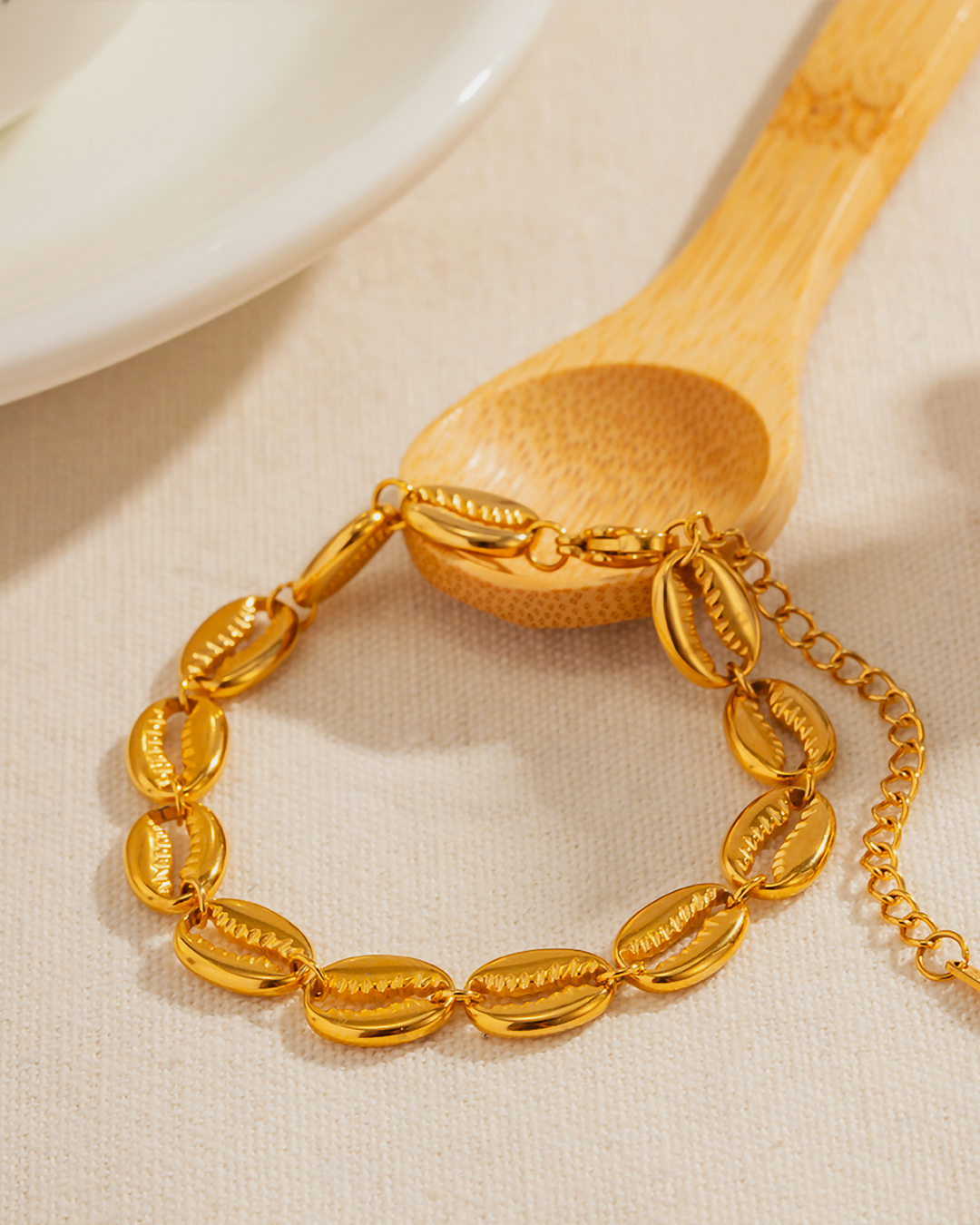 ZOLA – Gold Cowrie Shell Bracelet